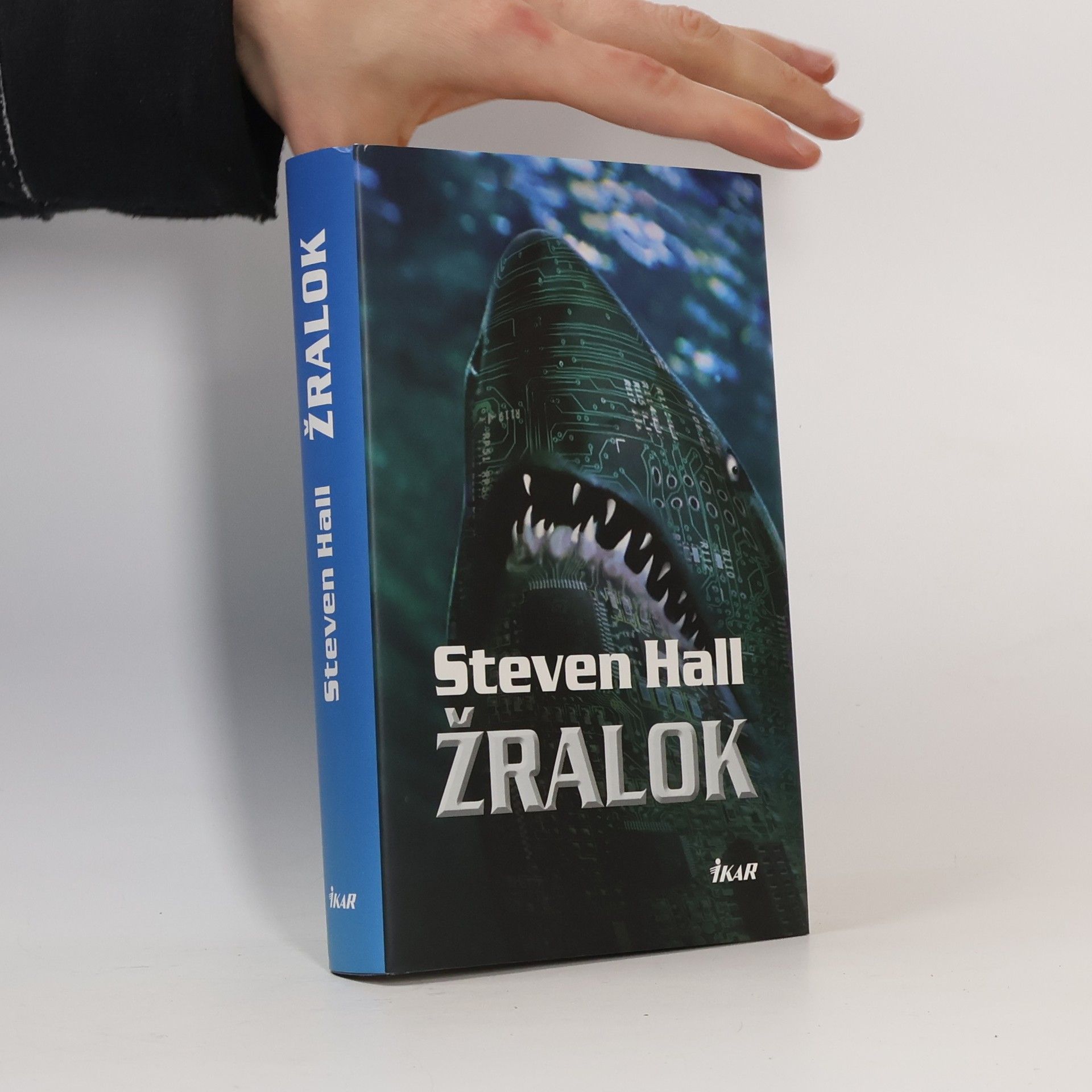 Steven Hall Žralok