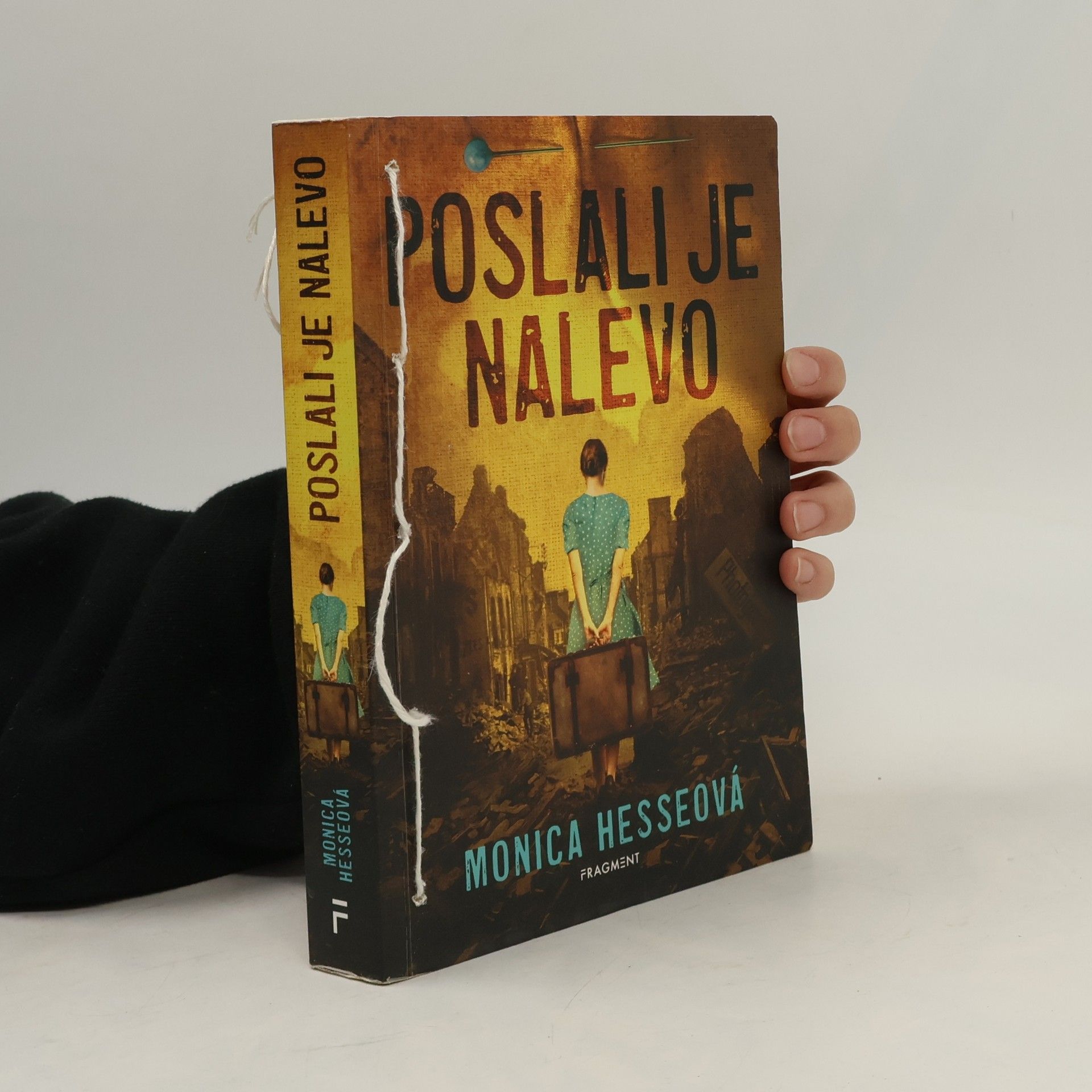 Monica Hesse Poslali je nalevo