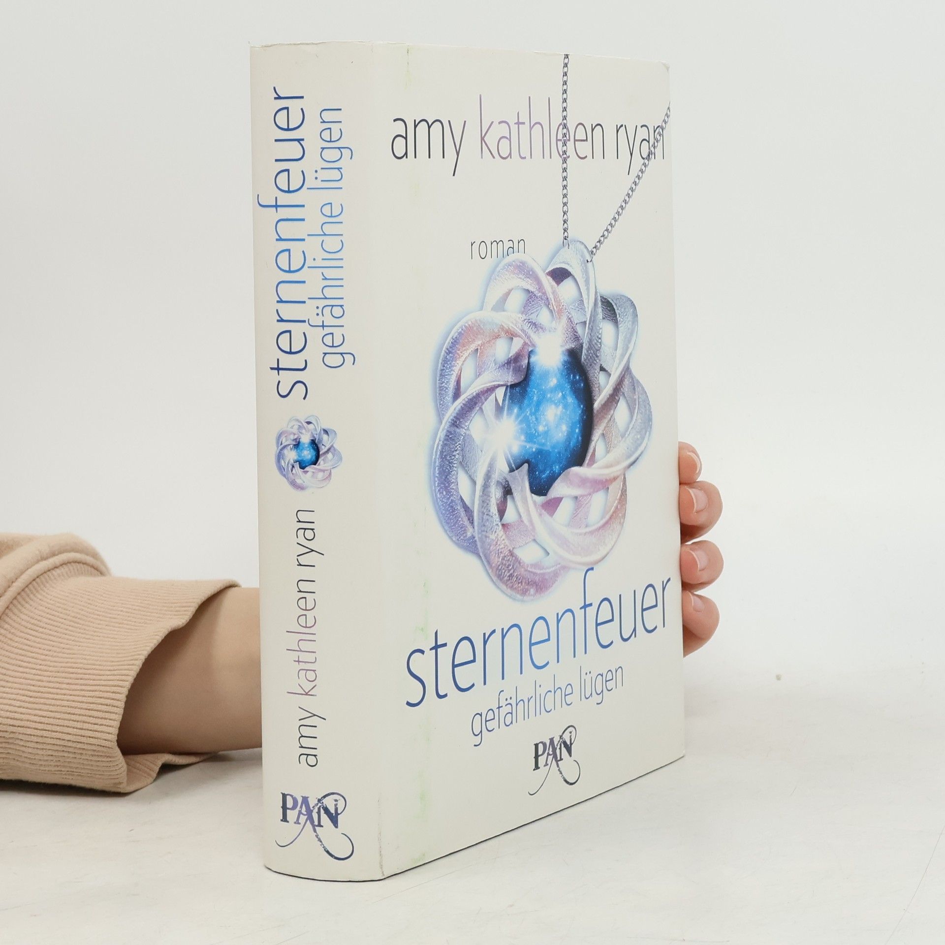 Amy Kathleen Ryan Sternenfeuer