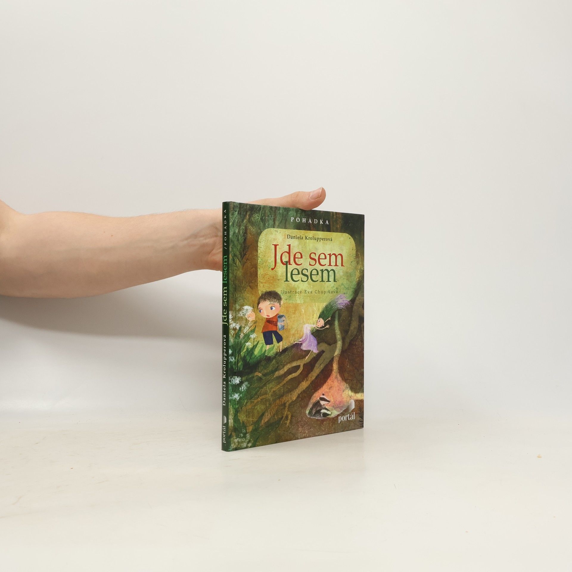Daniela Krolupperová Jde sem lesem