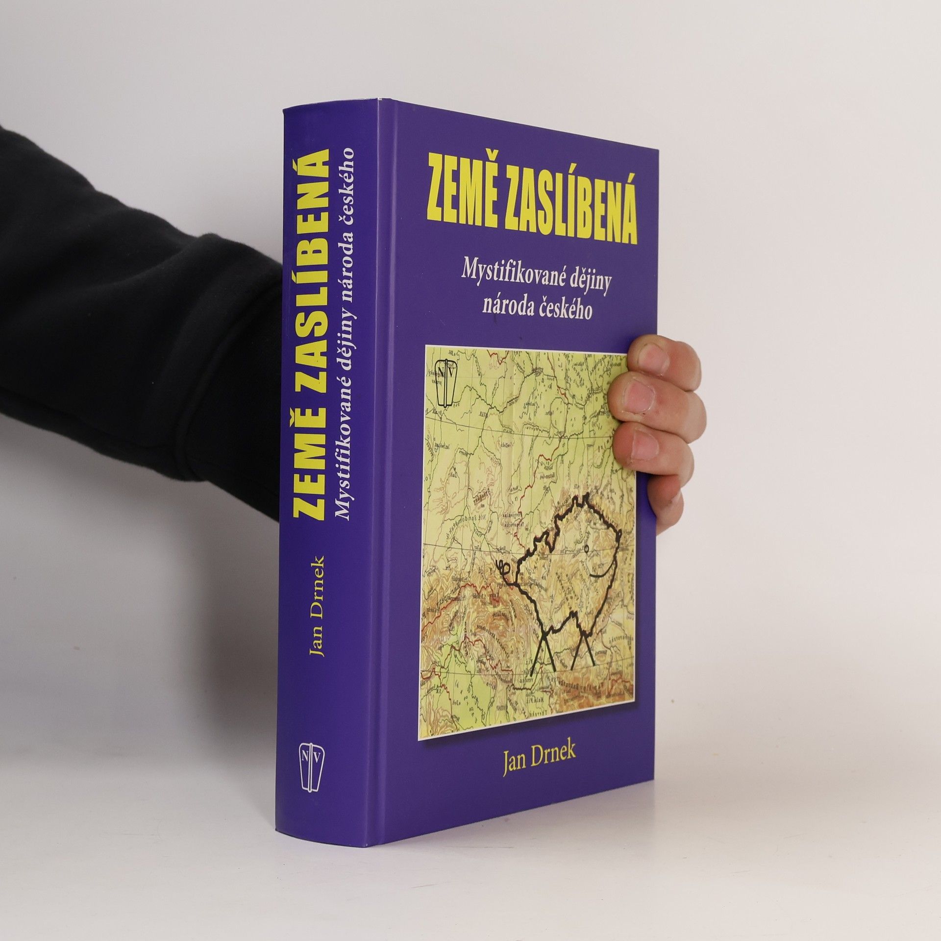 Jan Drnek Země zaslíbená : mystifikované dějiny národa českého