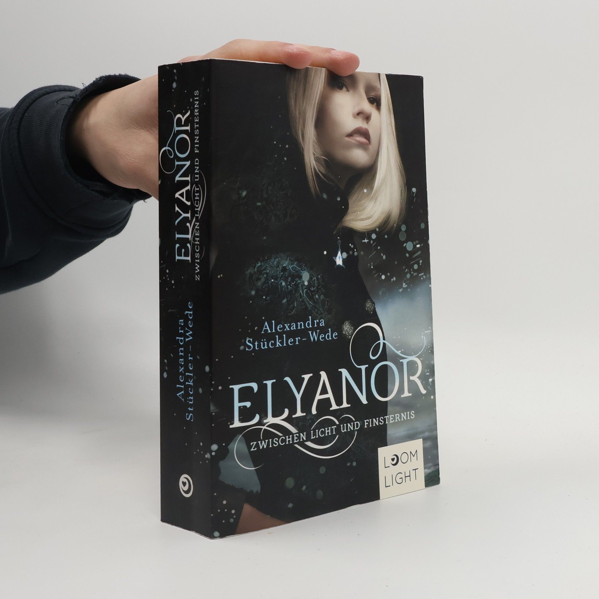 Alexandra Stückler-Wede Elyanor - zwischen Licht und Finsternis