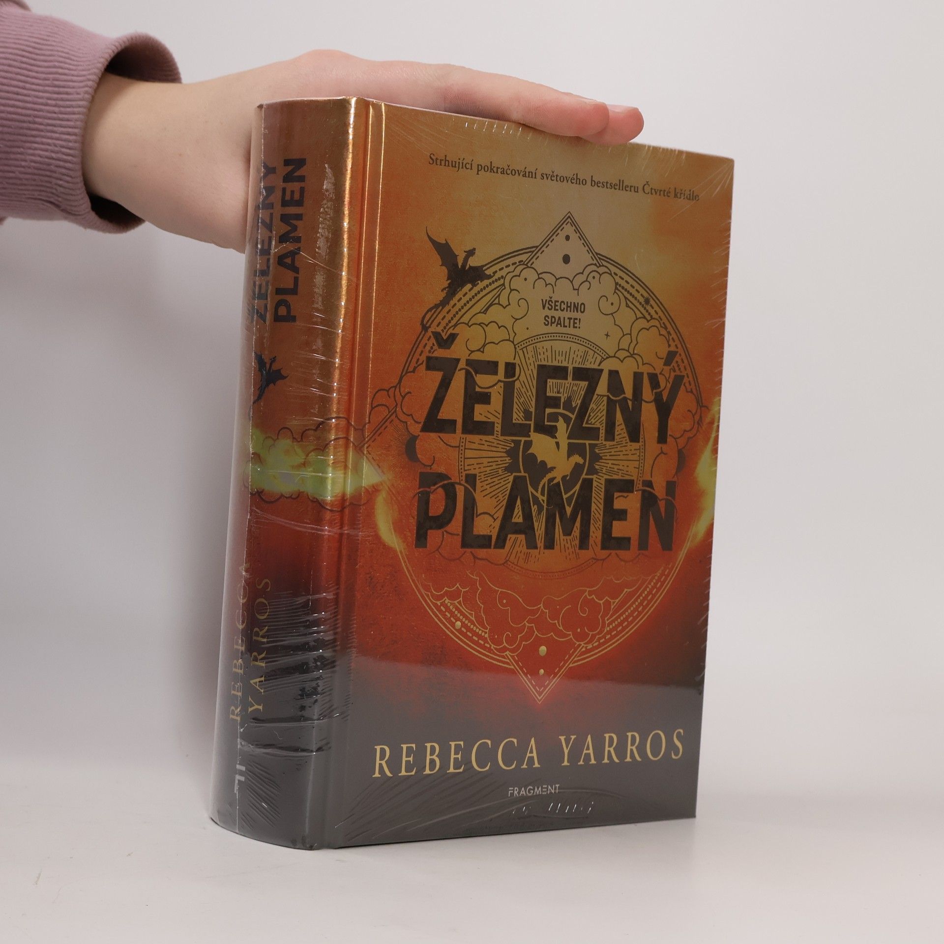 Rebecca Yarros Železný plamen