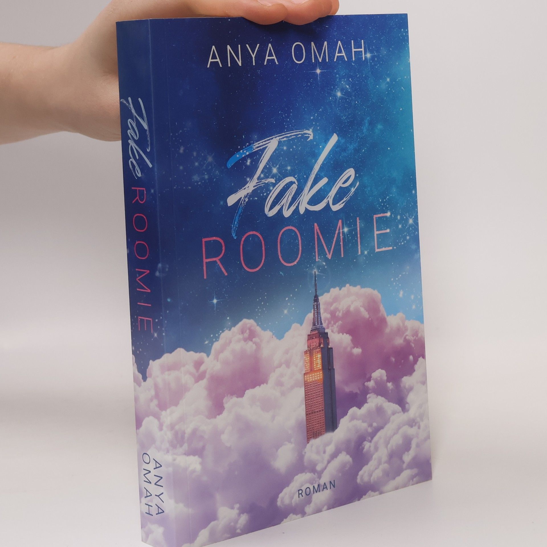 Anya Omah Fake Roomie