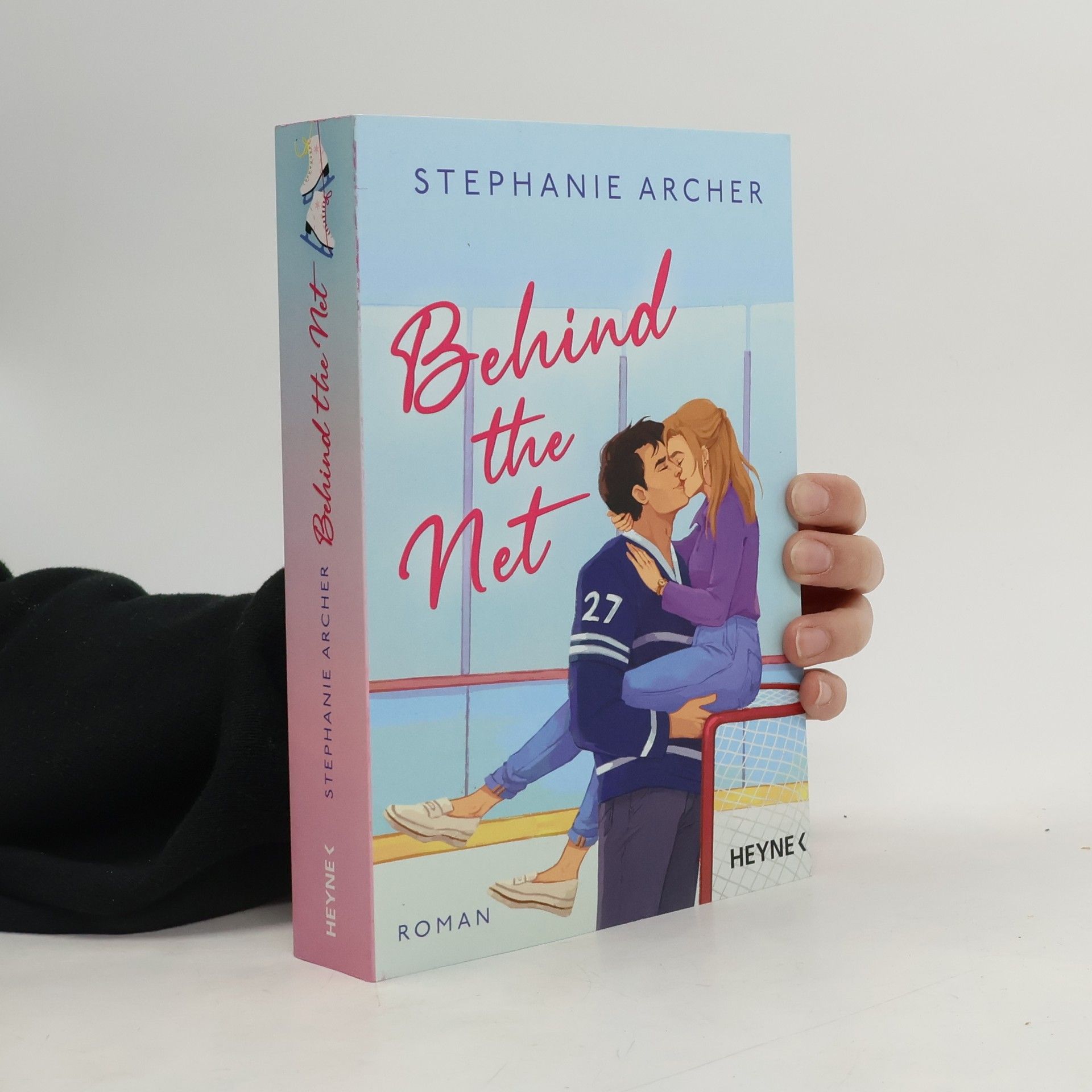 Stephanie Archer Behind the Net. Roman - Mit farbig gestaltetem Buchschnitt - nur in limitierter Erstauflage der gedruckten Ausgabe - Spicy Sportsromance für Fans von »Icebreaker«!