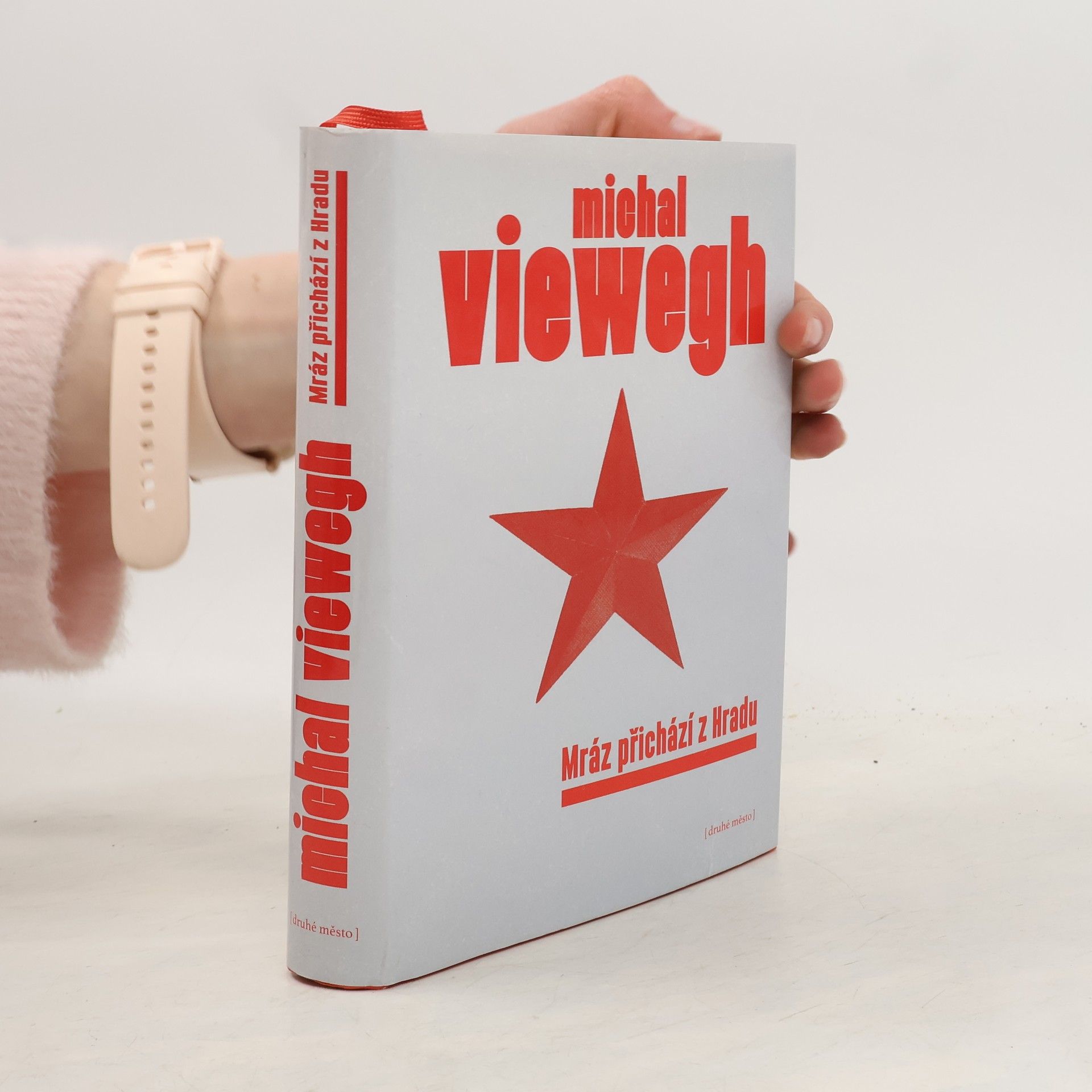 Michal Viewegh Mráz přichází z Hradu