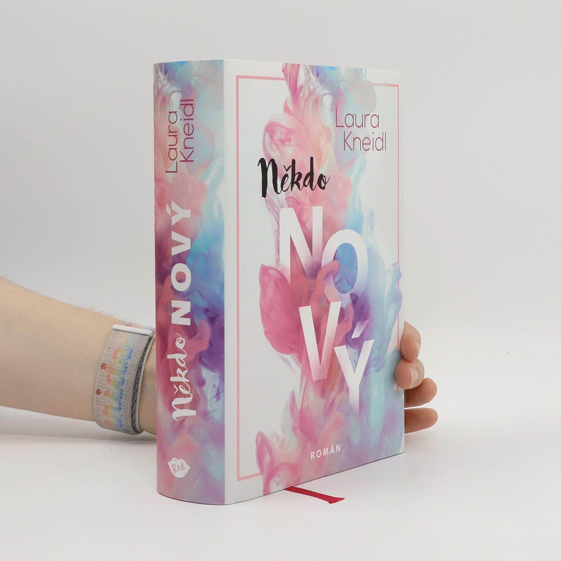 Laura Kneidl Někdo nový