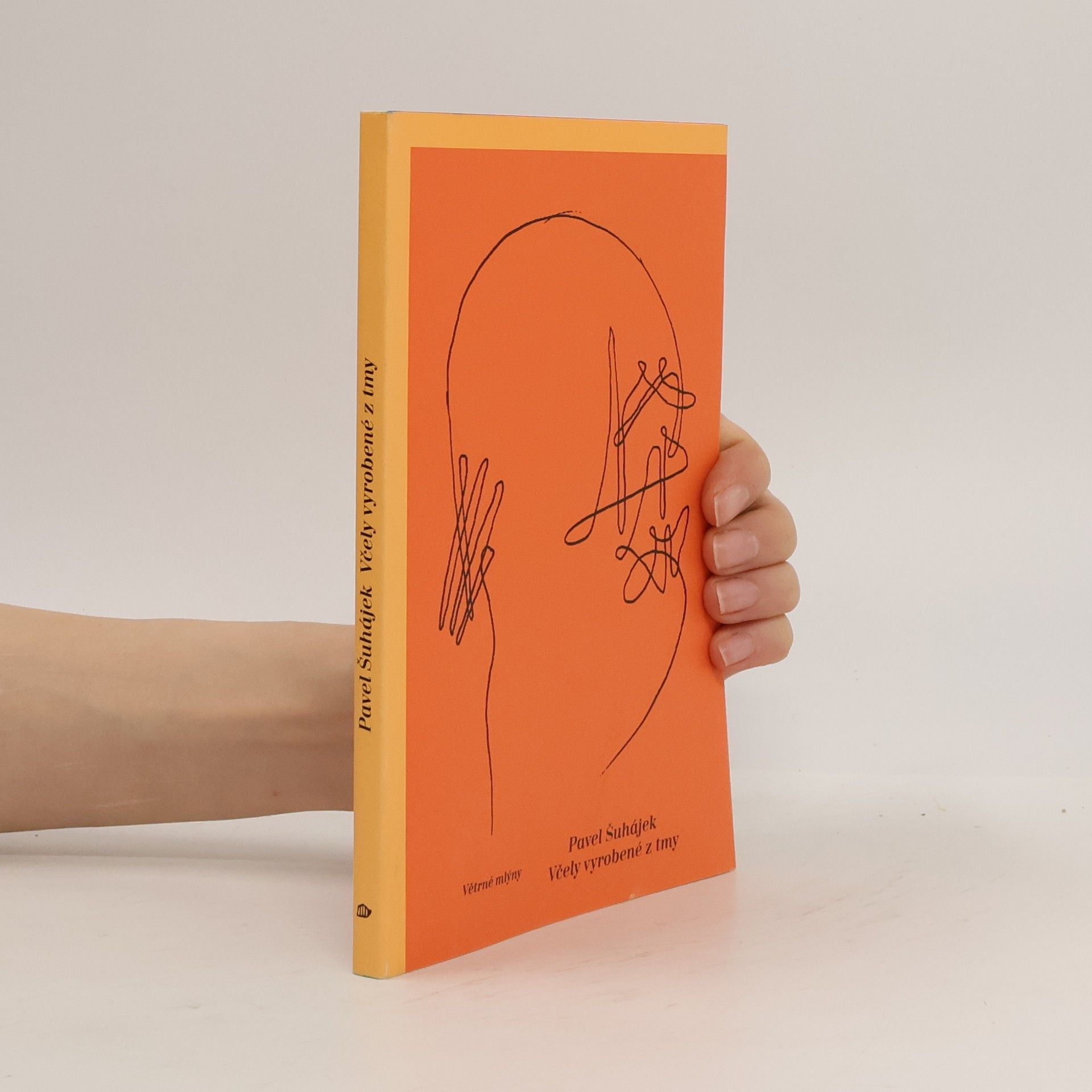 Pavel Šuhájek Včely vyrobené z tmy