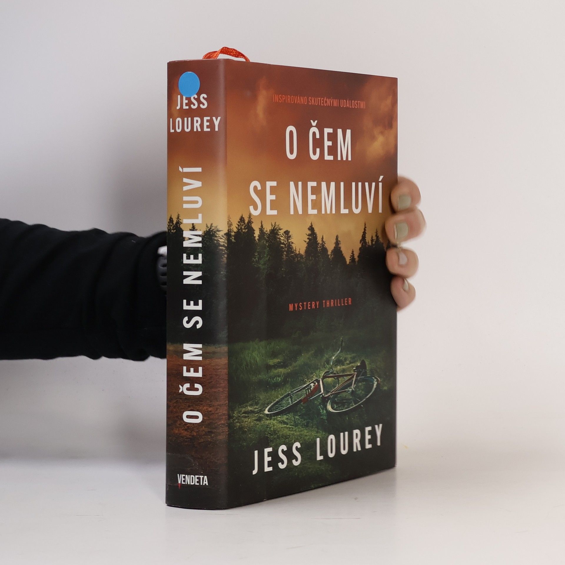 Jess Lourey O čem se nemluví
