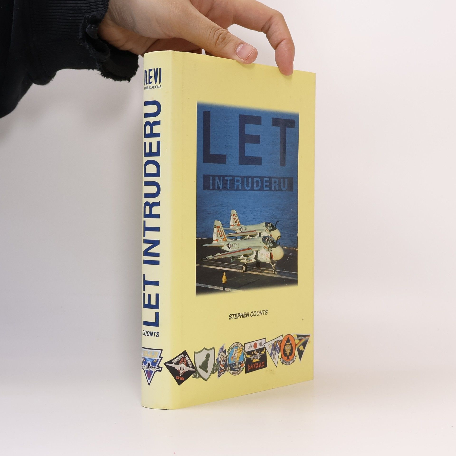 Stephen Coonts Let Intruderu