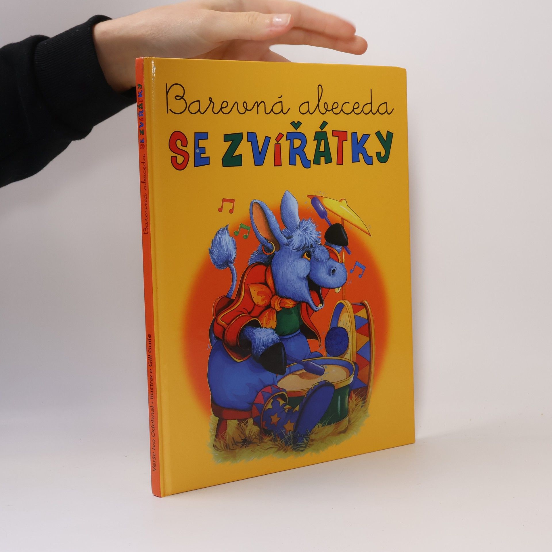 Barevná abeceda se zvířátky