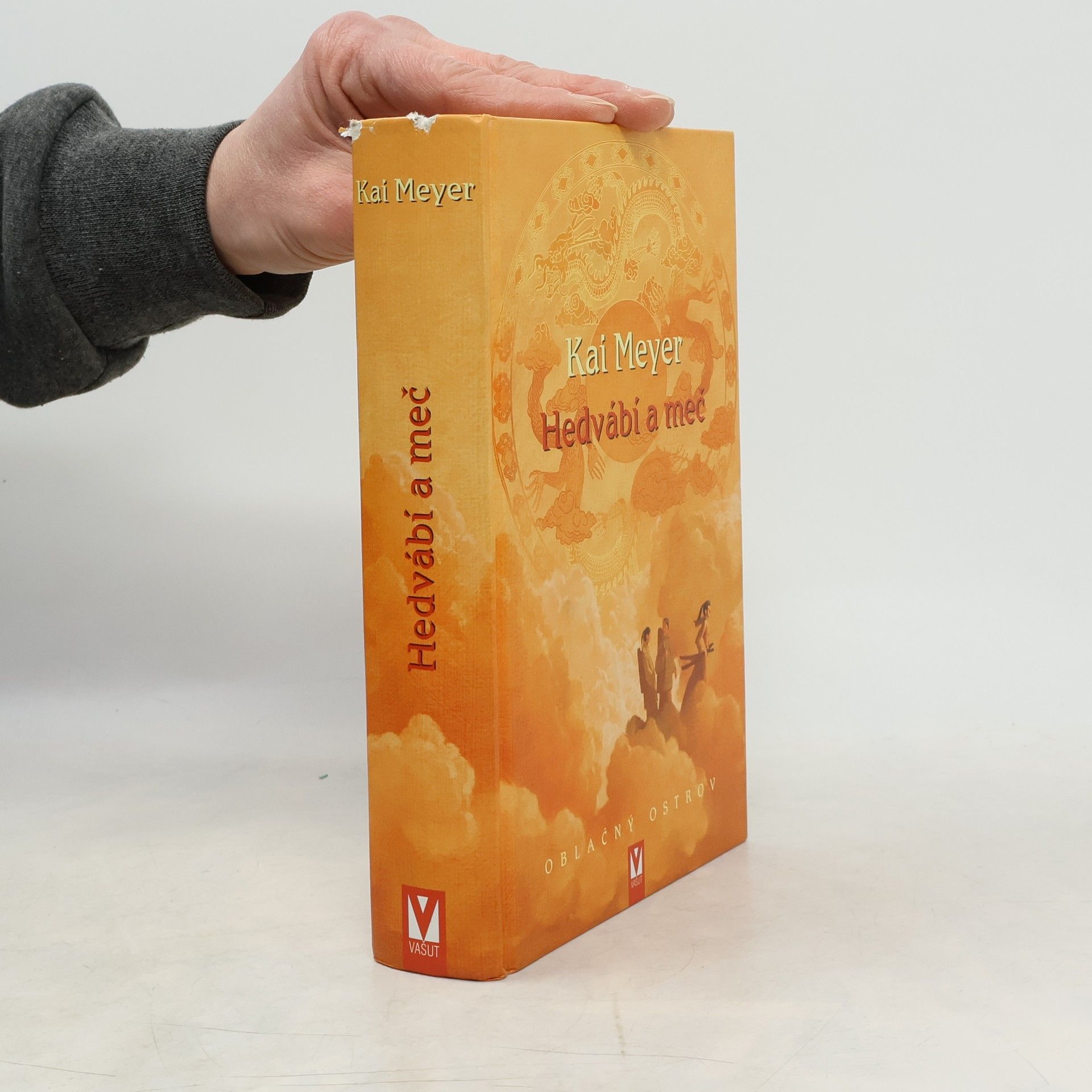 Kai Meyer Oblačný ostrov, Hedvábí a meč