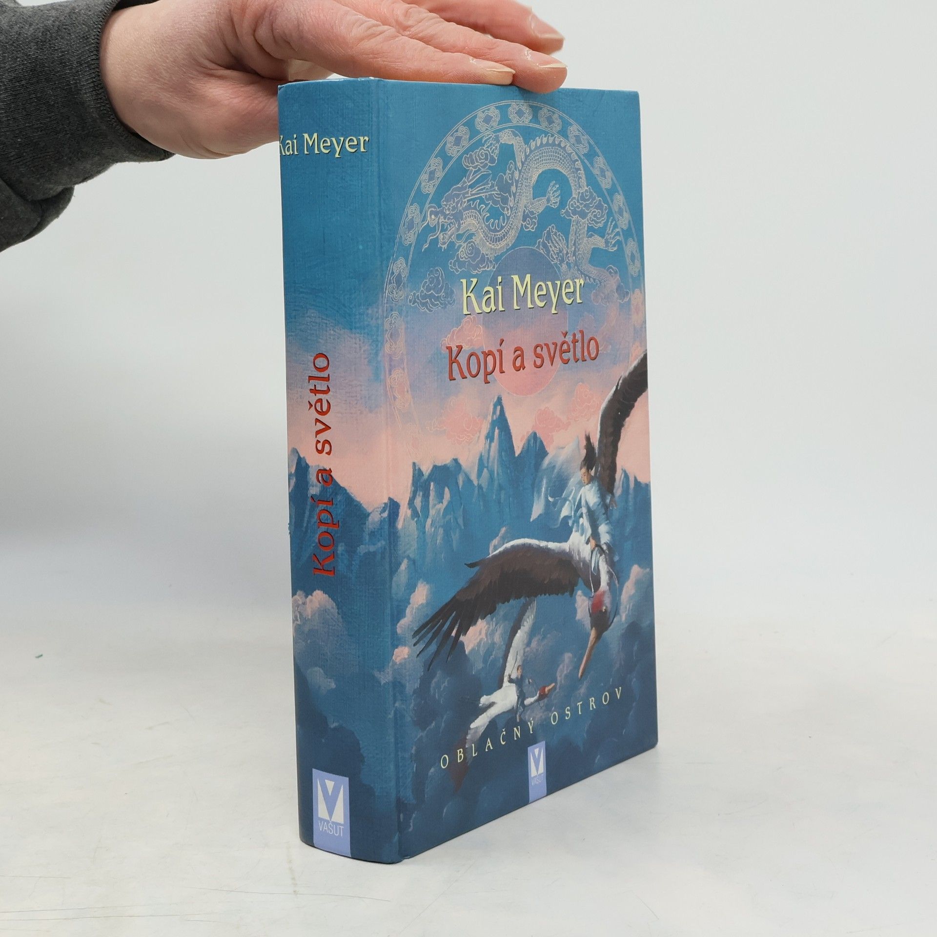 Kai Meyer Oblačný ostrov. Kopí a světlo