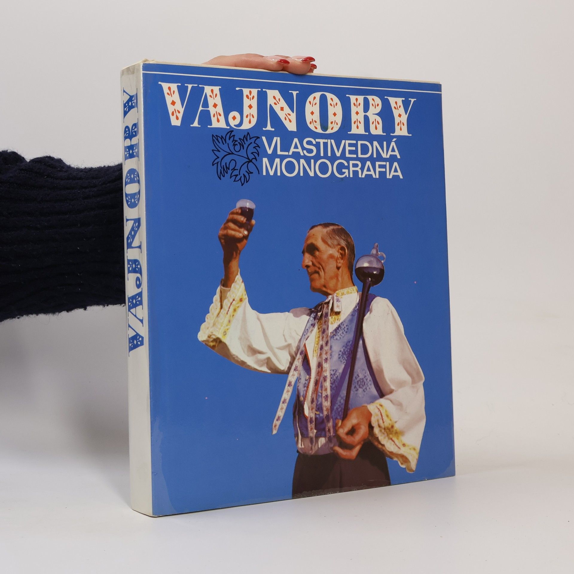 Vajnory. Vlastivedná monografia