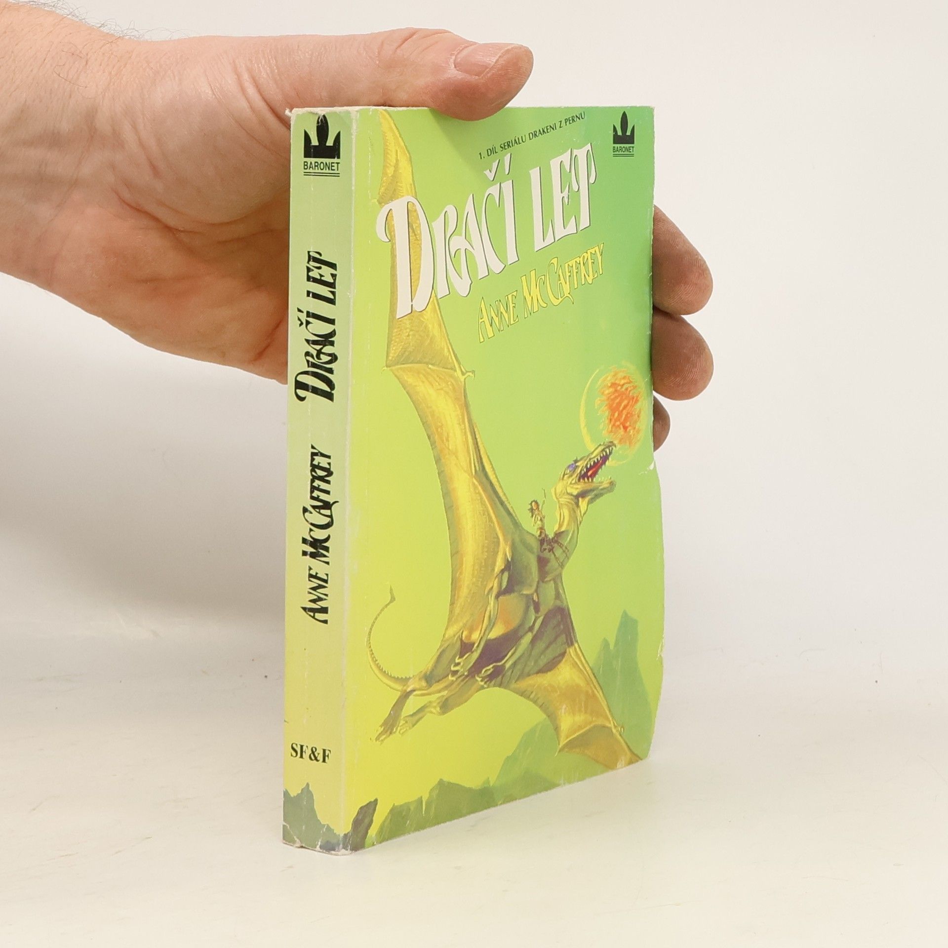 Anne McCaffrey Drakeni z Pernu 1. Dračí let