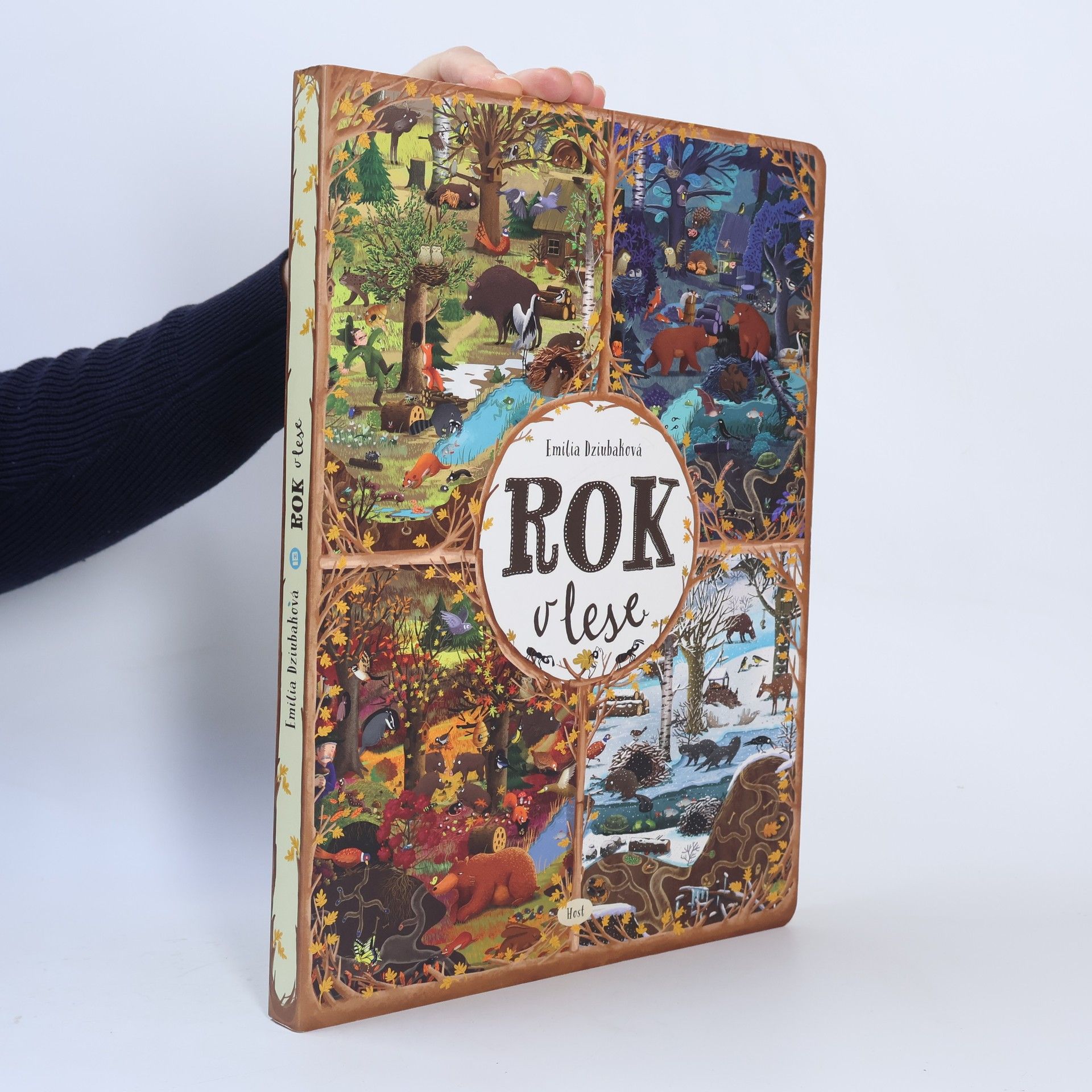 Emilia Dziubak Rok v lese
