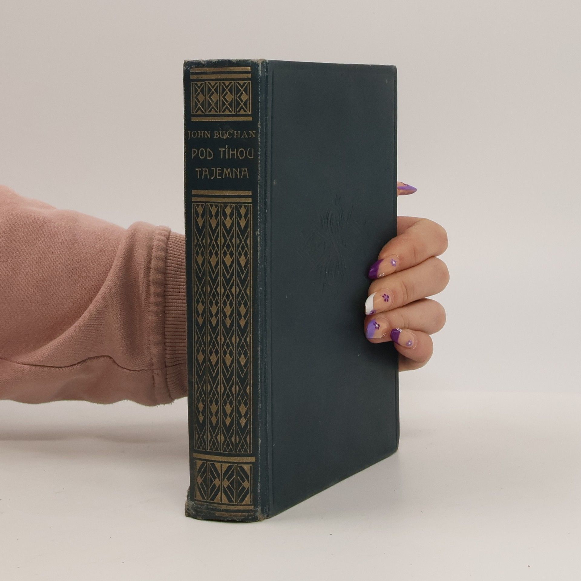 John Buchan Pod tíhou tajemna