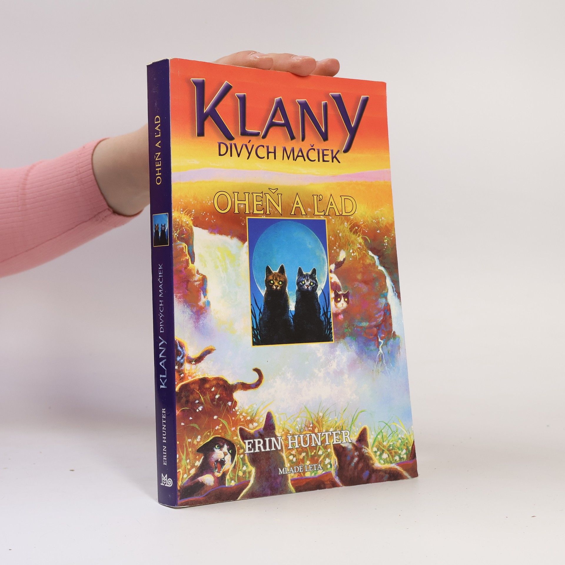 Erin Hunter Oheň a ľad