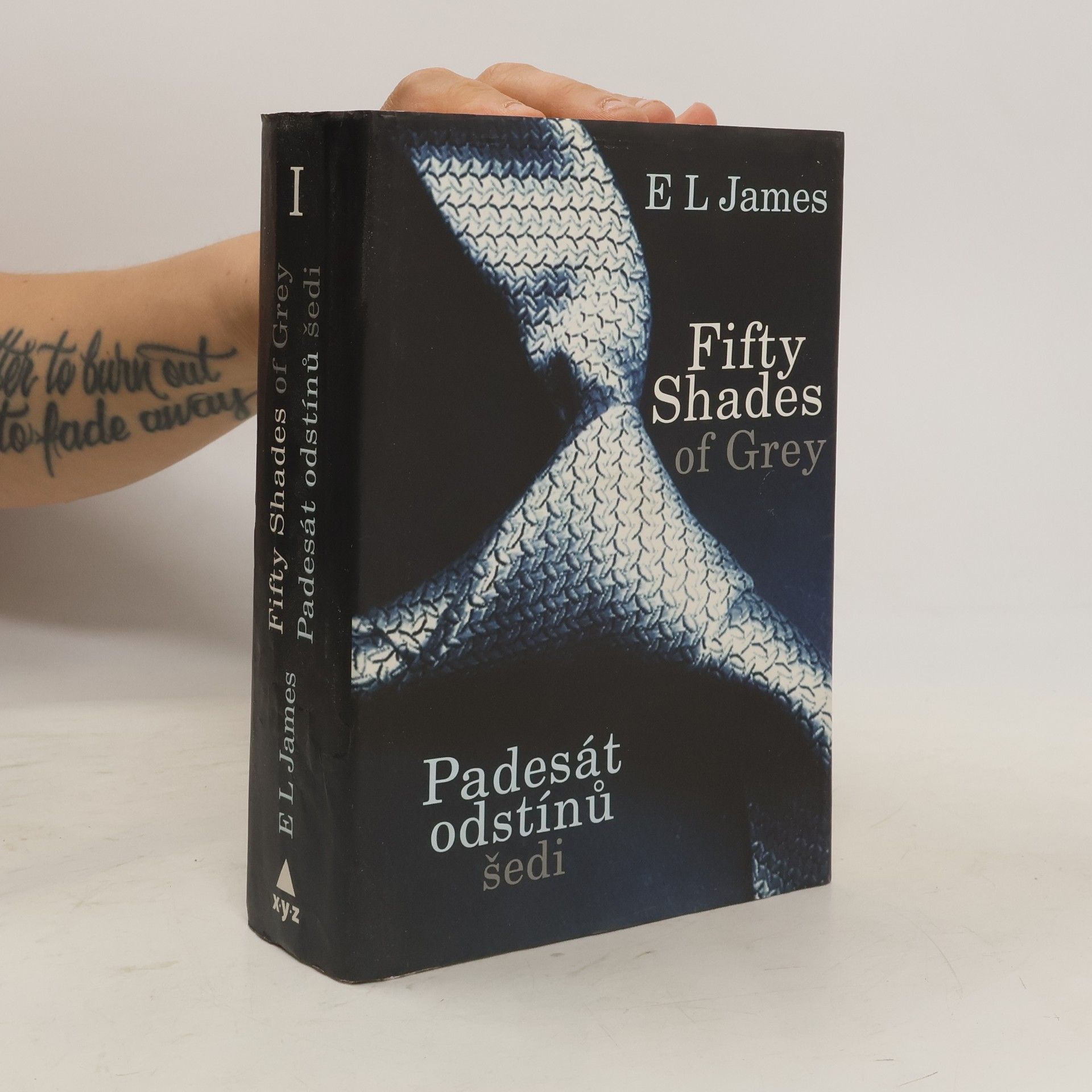 E. L. James Padesát odstínů šedi