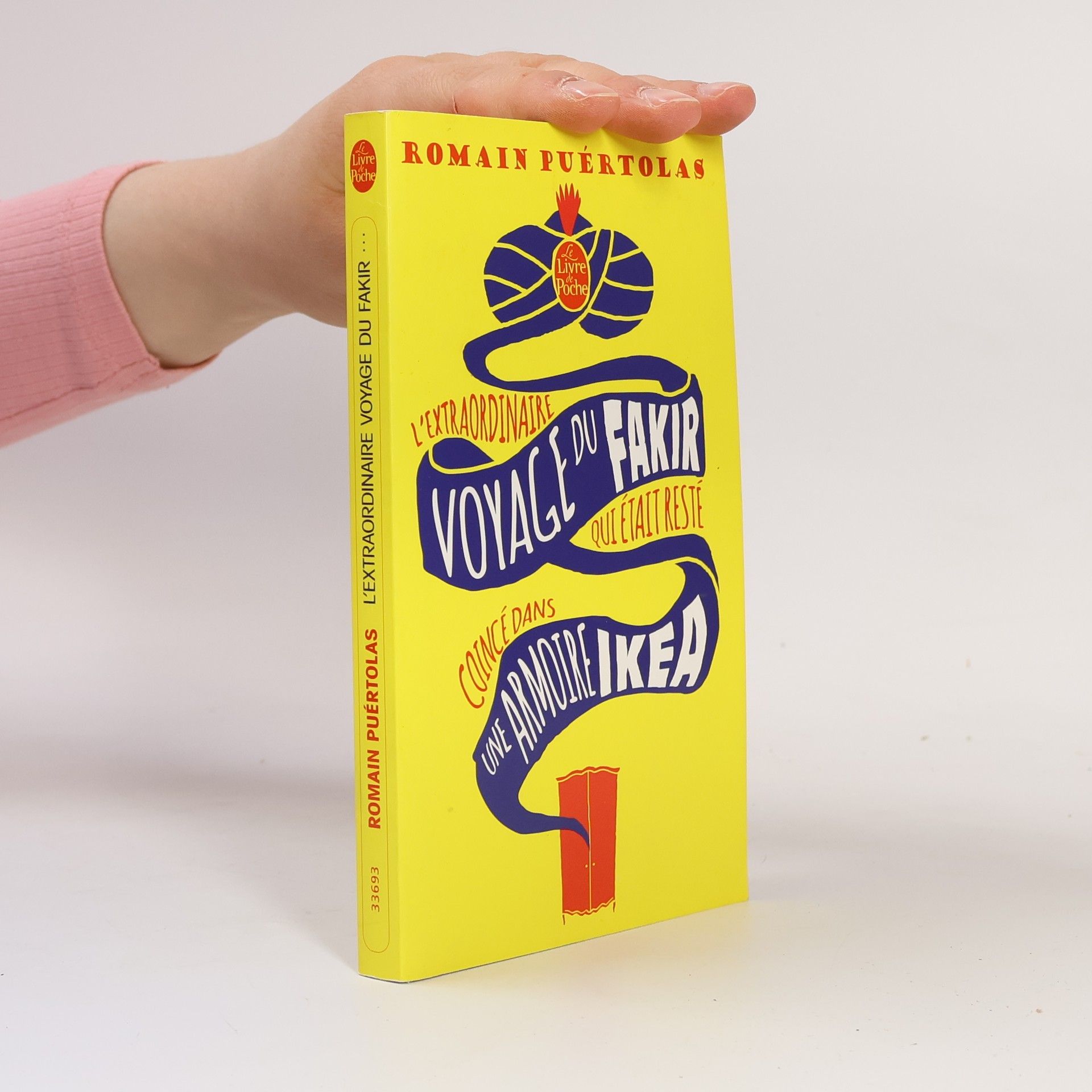 Romain Puértolas L'extraordinaire voyage du fakir qui était resté coincé dans une armoire Ikea