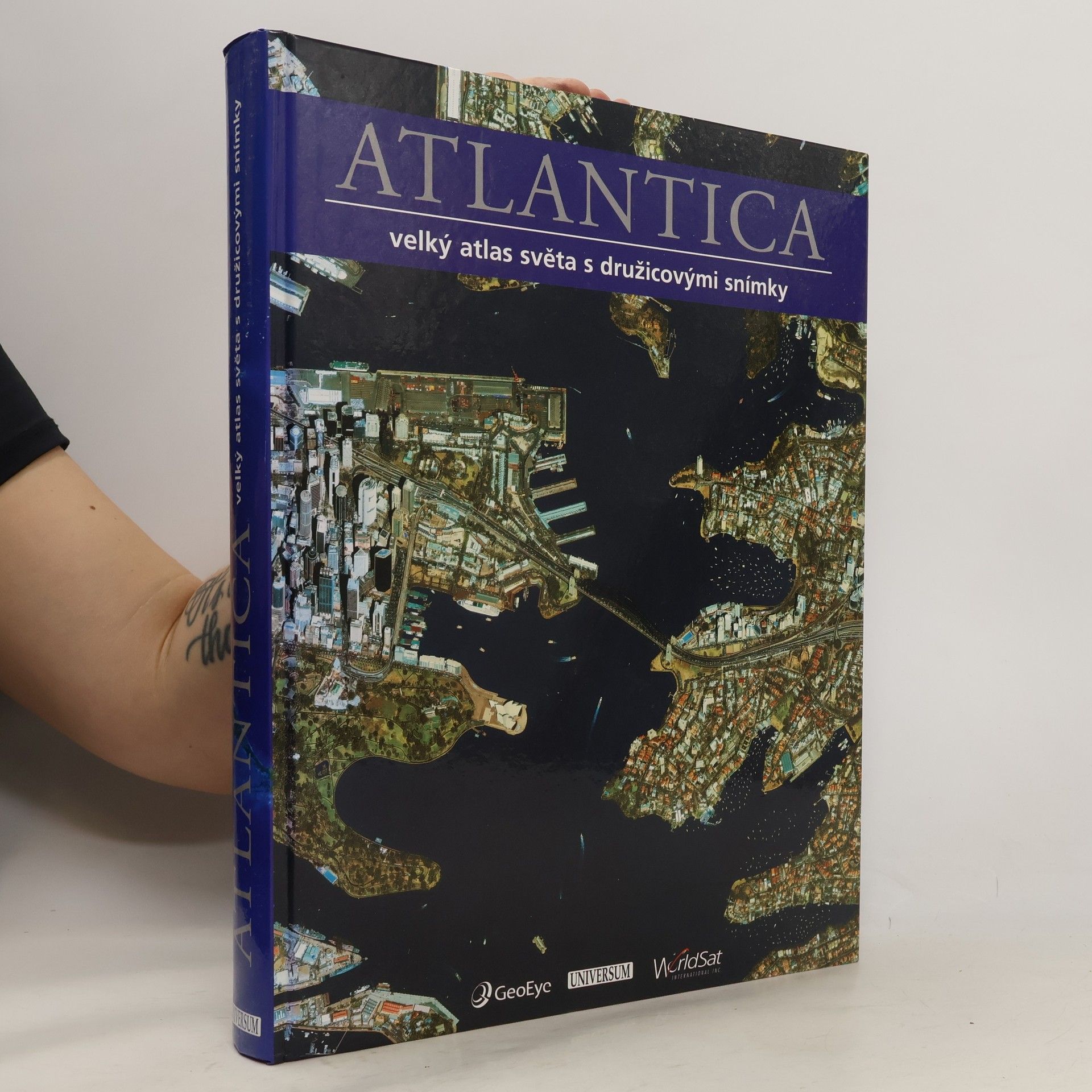 Irmgard Sigg Atlantica: Velký atlas světa s družicovými snímky