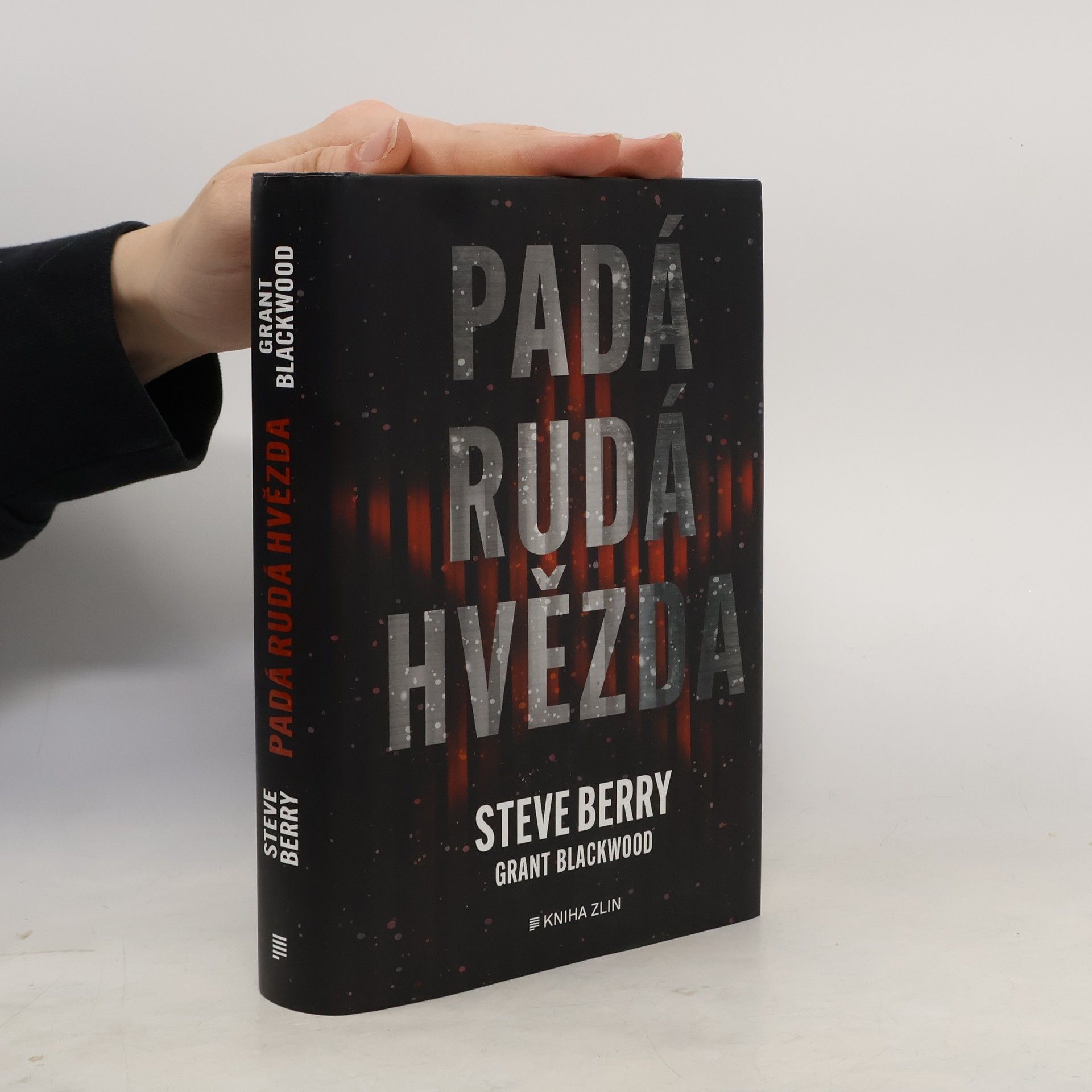 Luke Daniels 2. Padá rudá hvězda