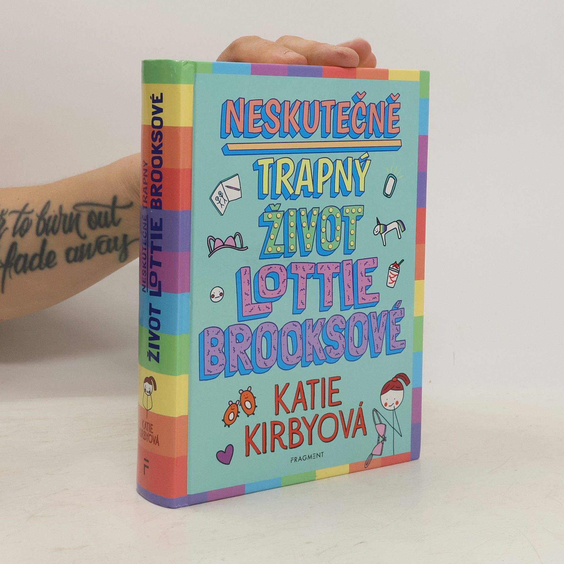 Katie Kirby Neskutečně trapný život Lottie Brooksové