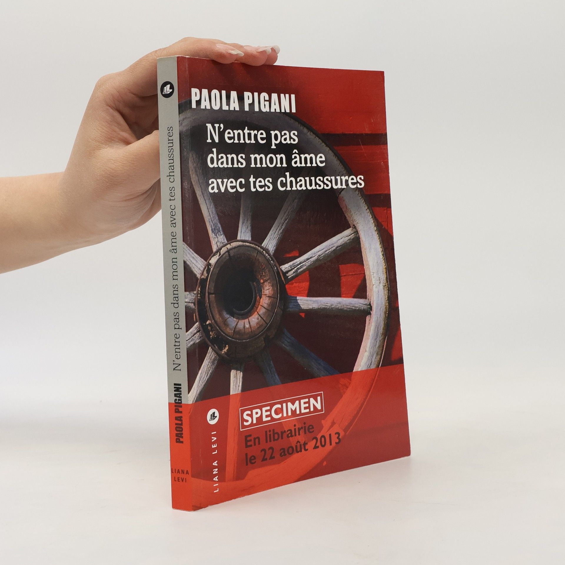 Paola Pigani N'entre pas dans mon âme avec tes chaussures