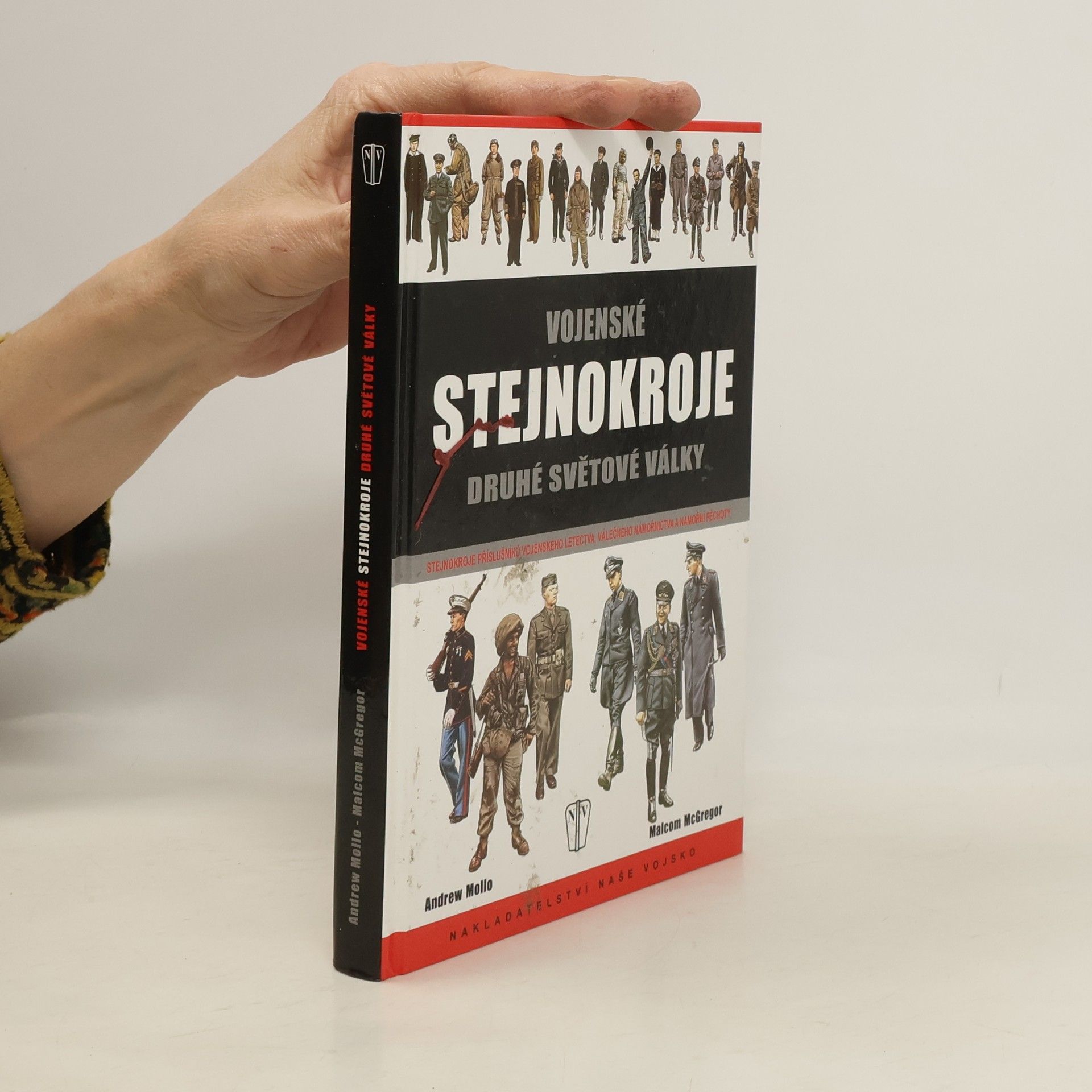 Andrew Mollo Vojenské stejnokroje druhé světové války. Stejnokroje příslušníků vojenského letectva, válečného námořnictva ...