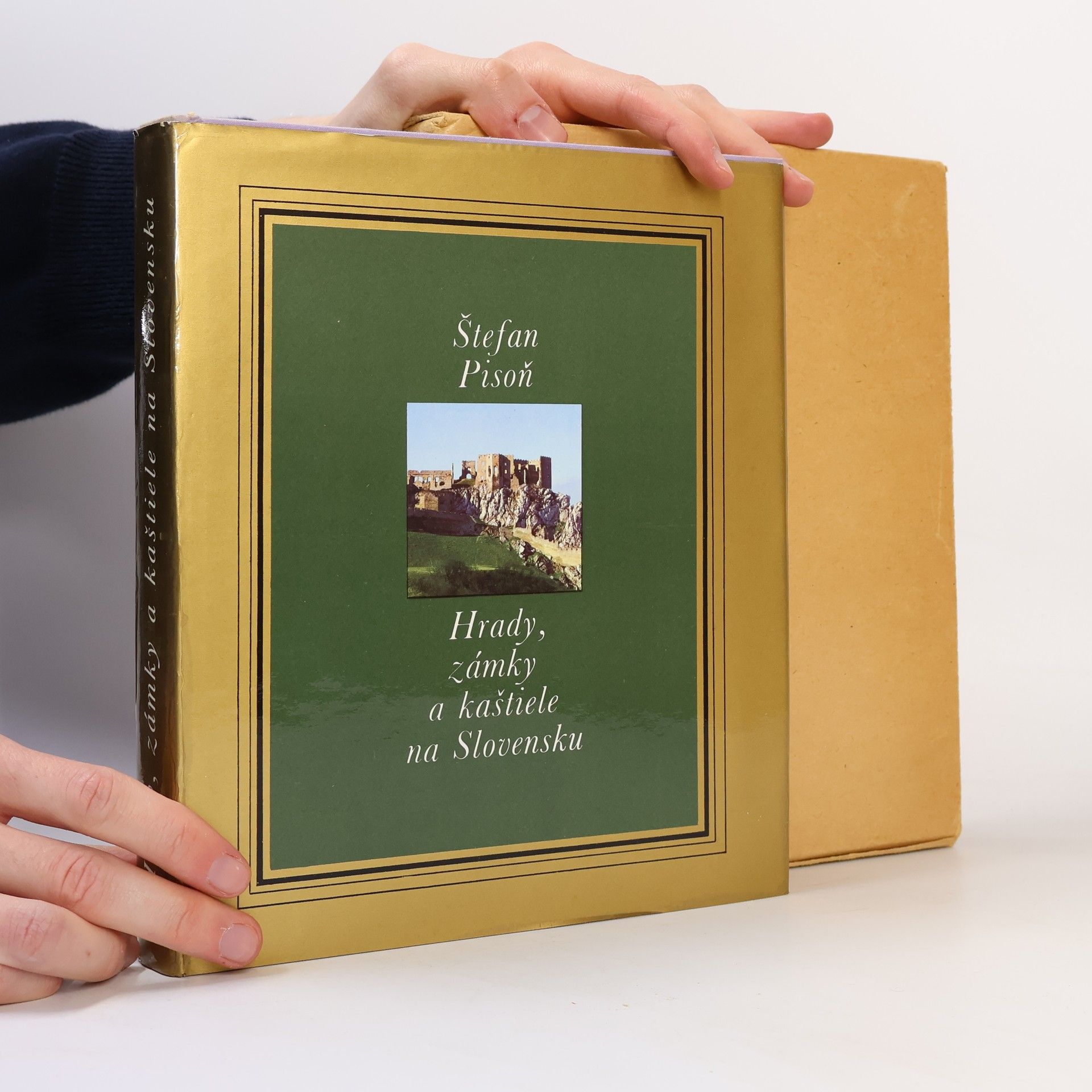 Štefan Pisoň Hrady, zámky a kaštiele na Slovensku