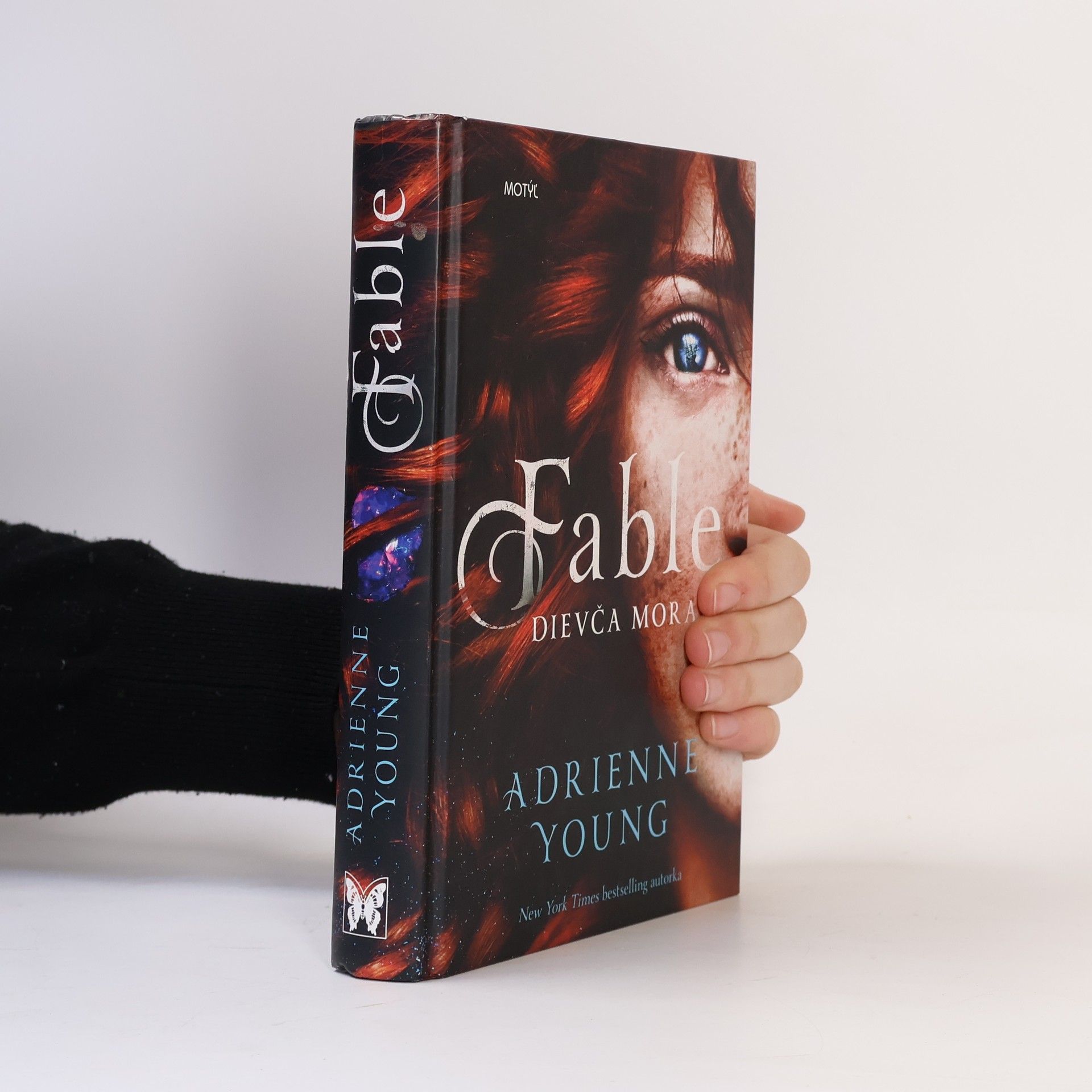 Adrienne Young Fable. Dievča mora