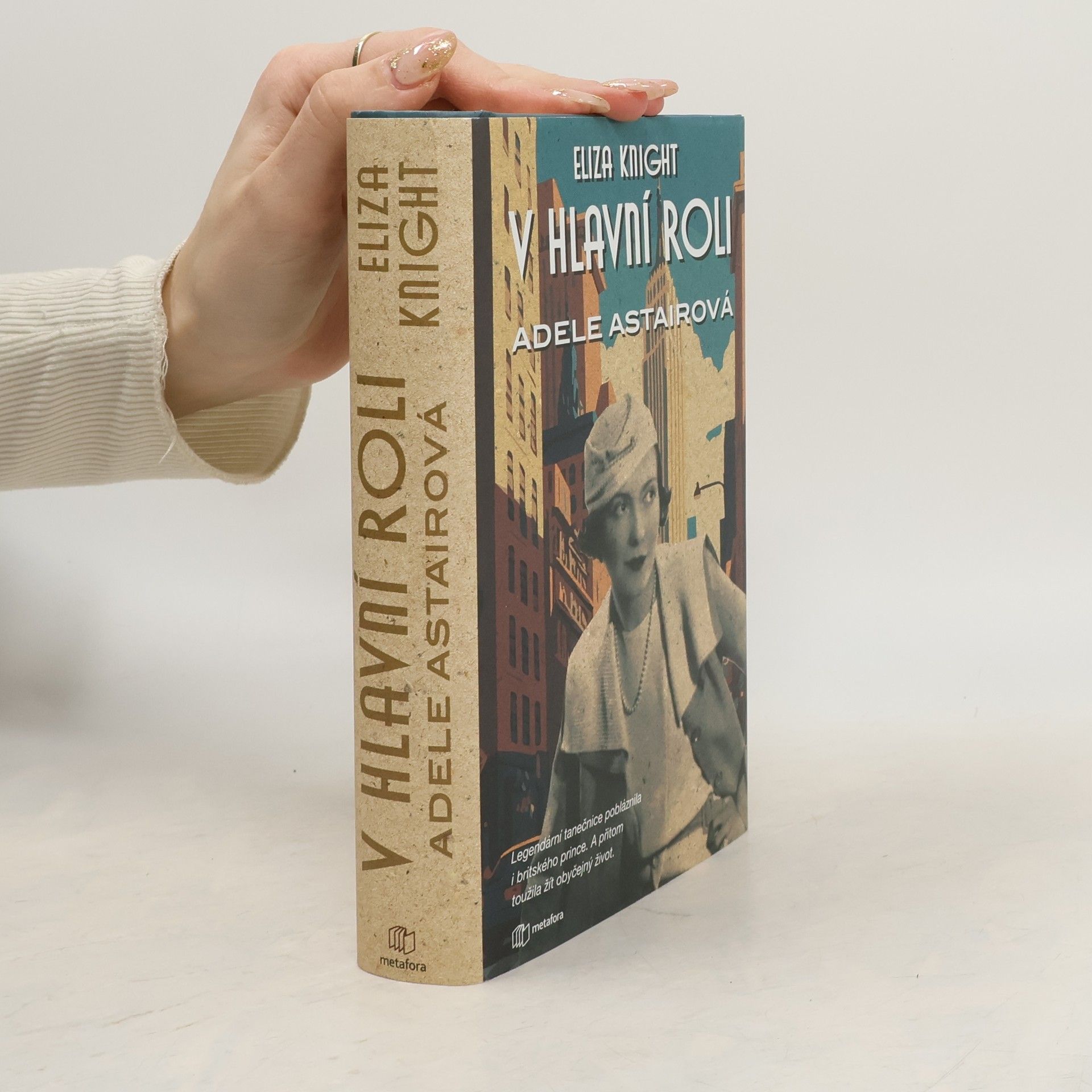 Eliza Knight V hlavní roli Adele Astairová