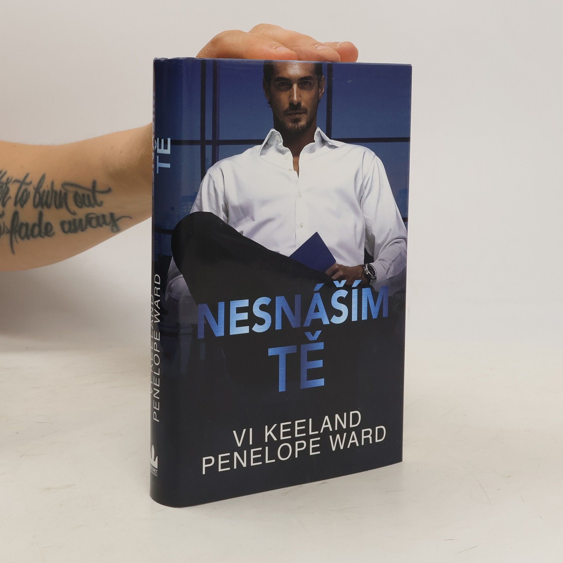 Vi Keeland Nesnáším tě