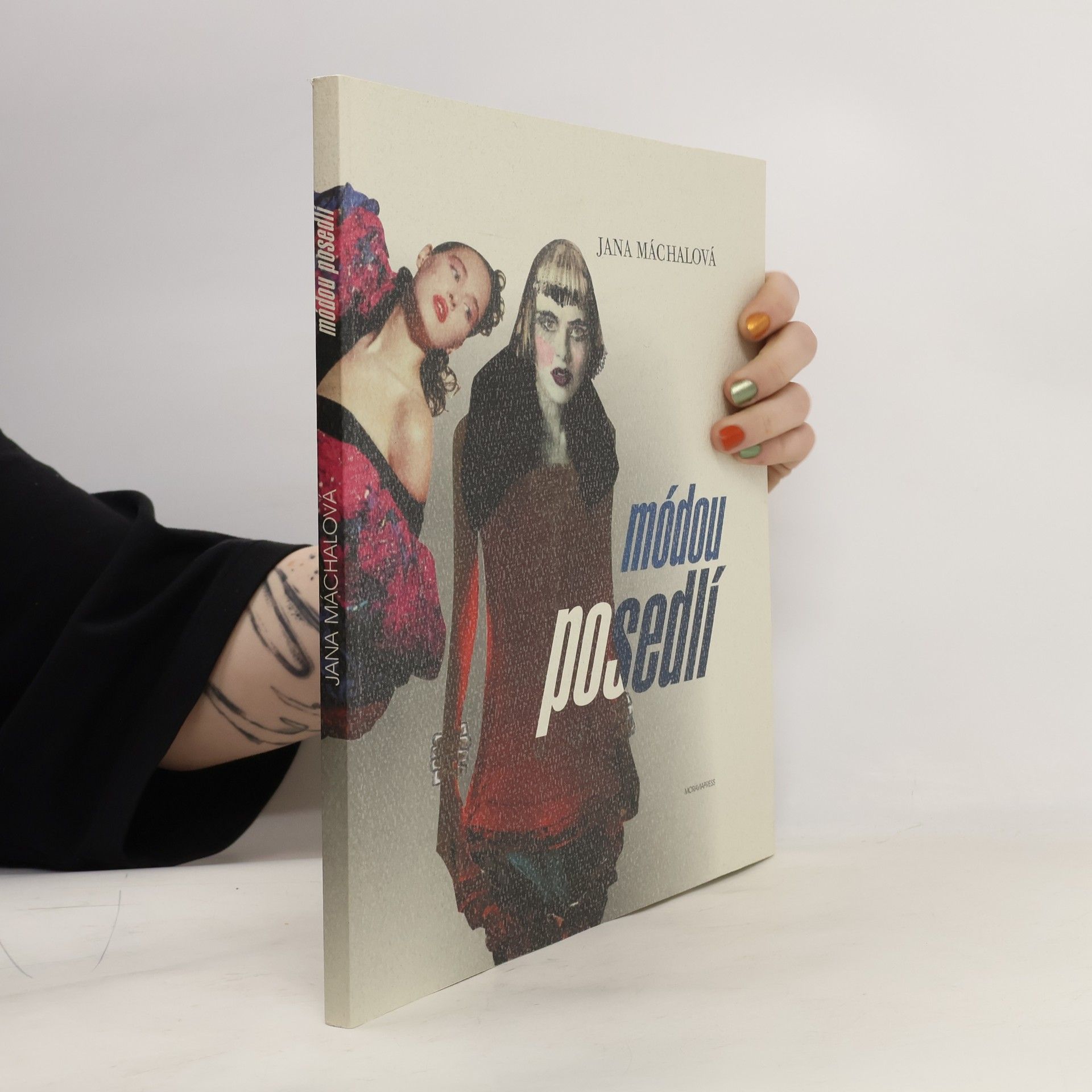 Módou posedlí. Čtení o módě 20. století