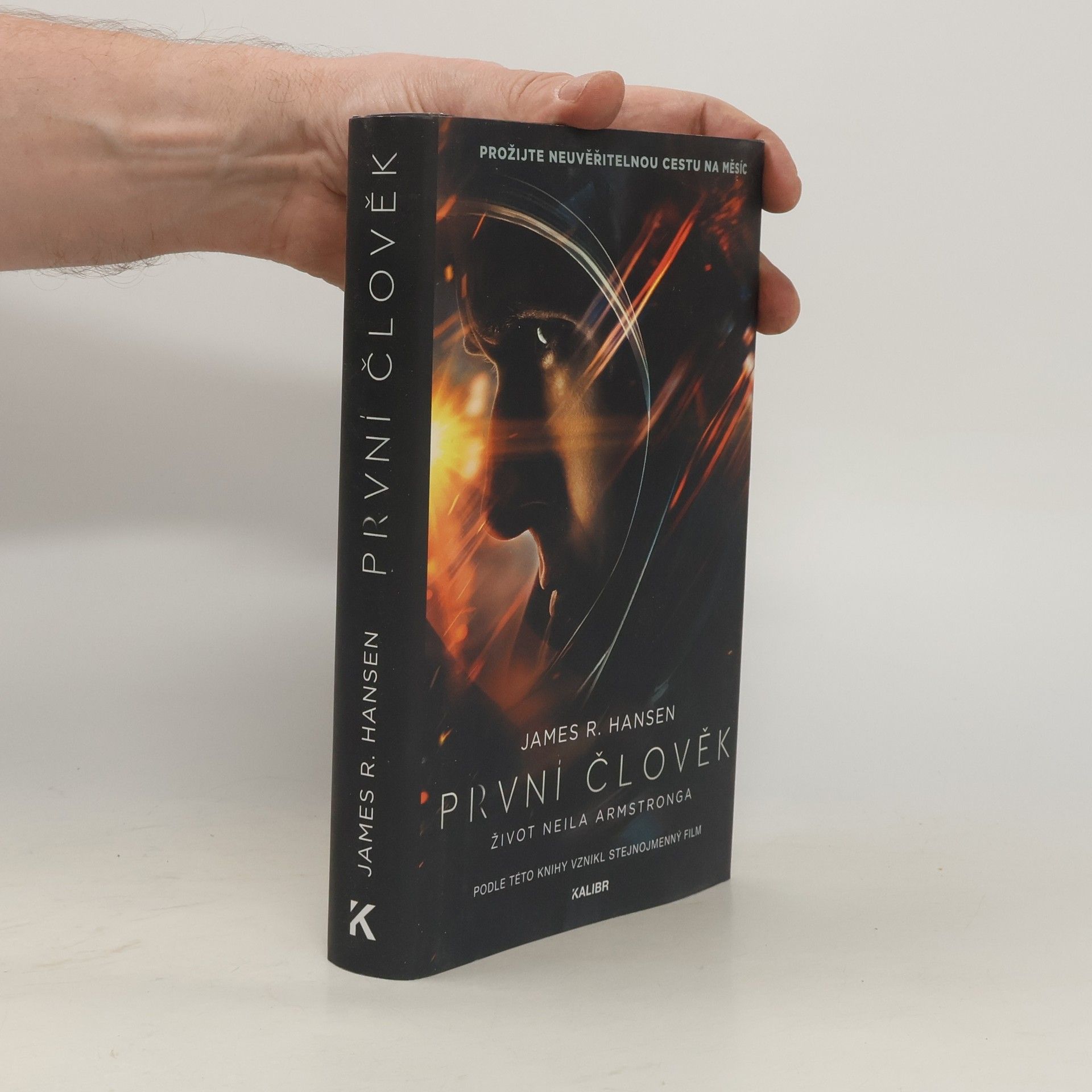 James R. Hansen První člověk : život Neila Armstronga