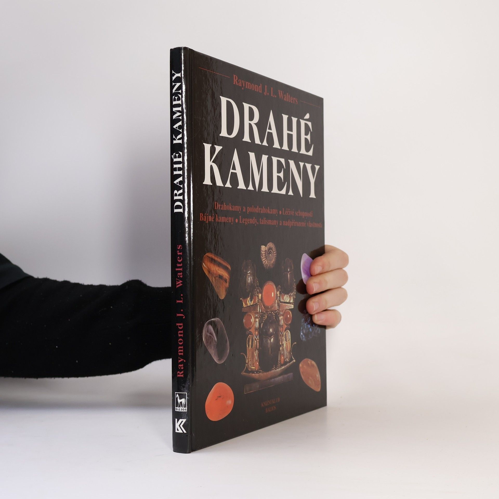 Raymond J. L. Walters Drahé kameny