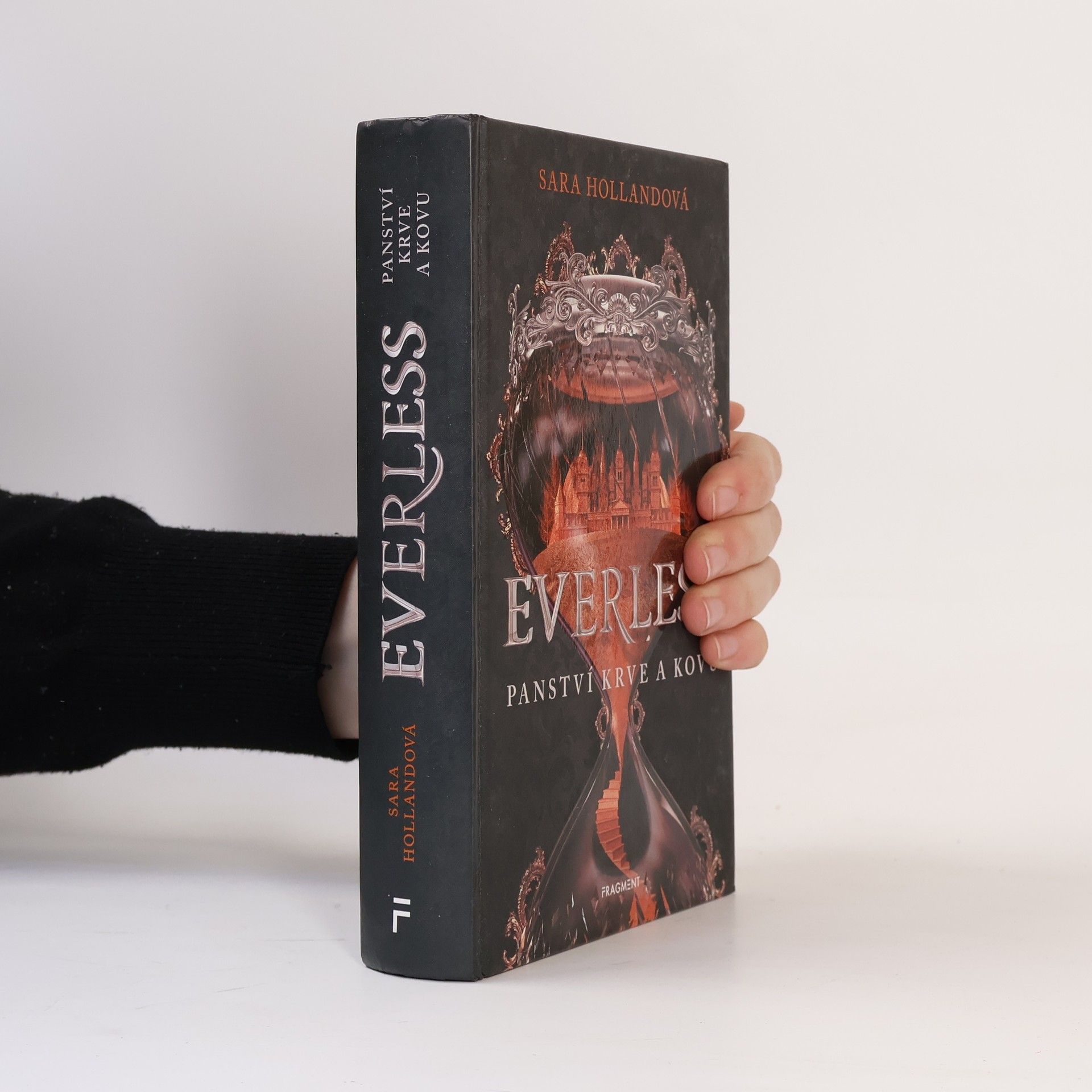 Sara Holland Everless: Panství krve a kovu