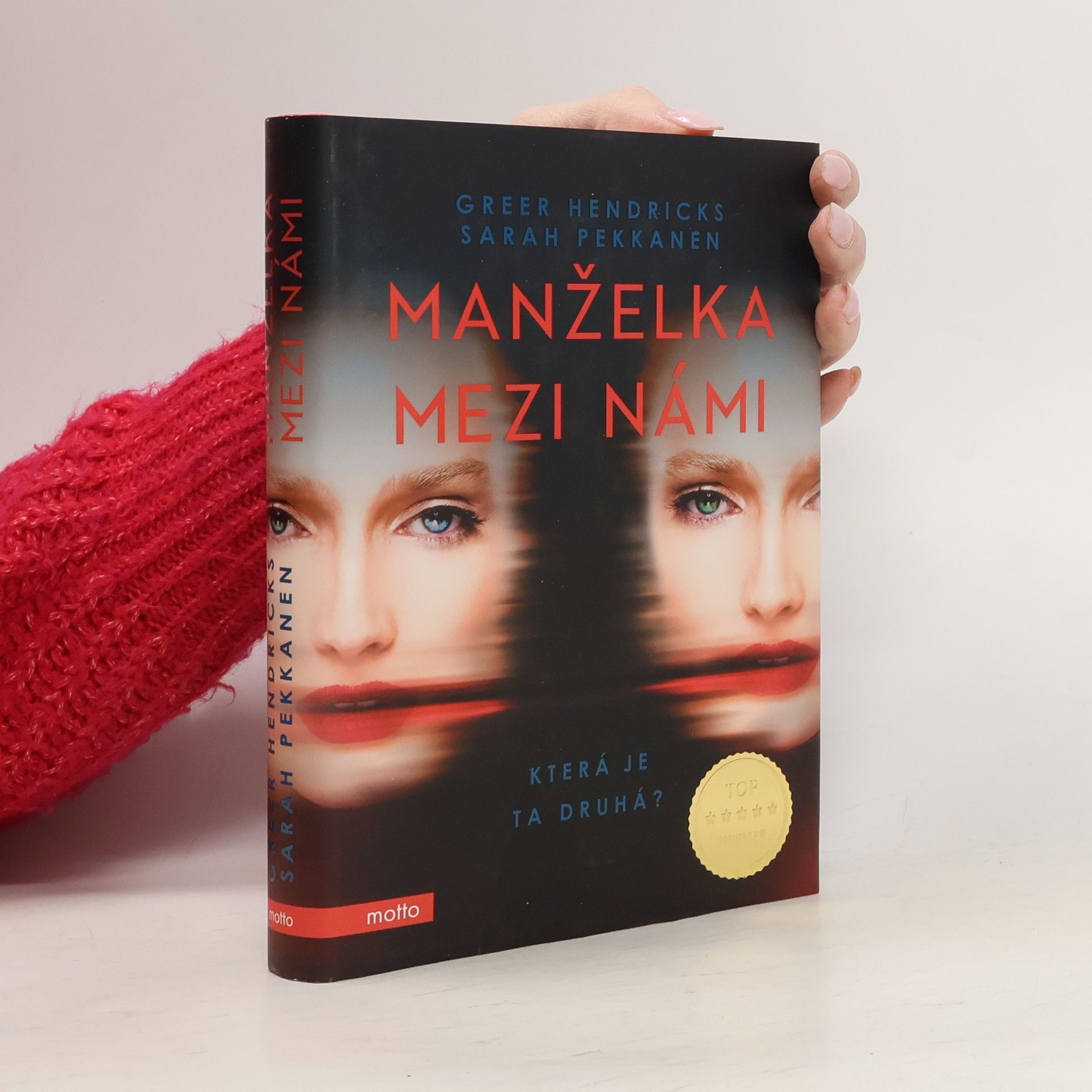 Greer Hendricks Manželka mezi námi