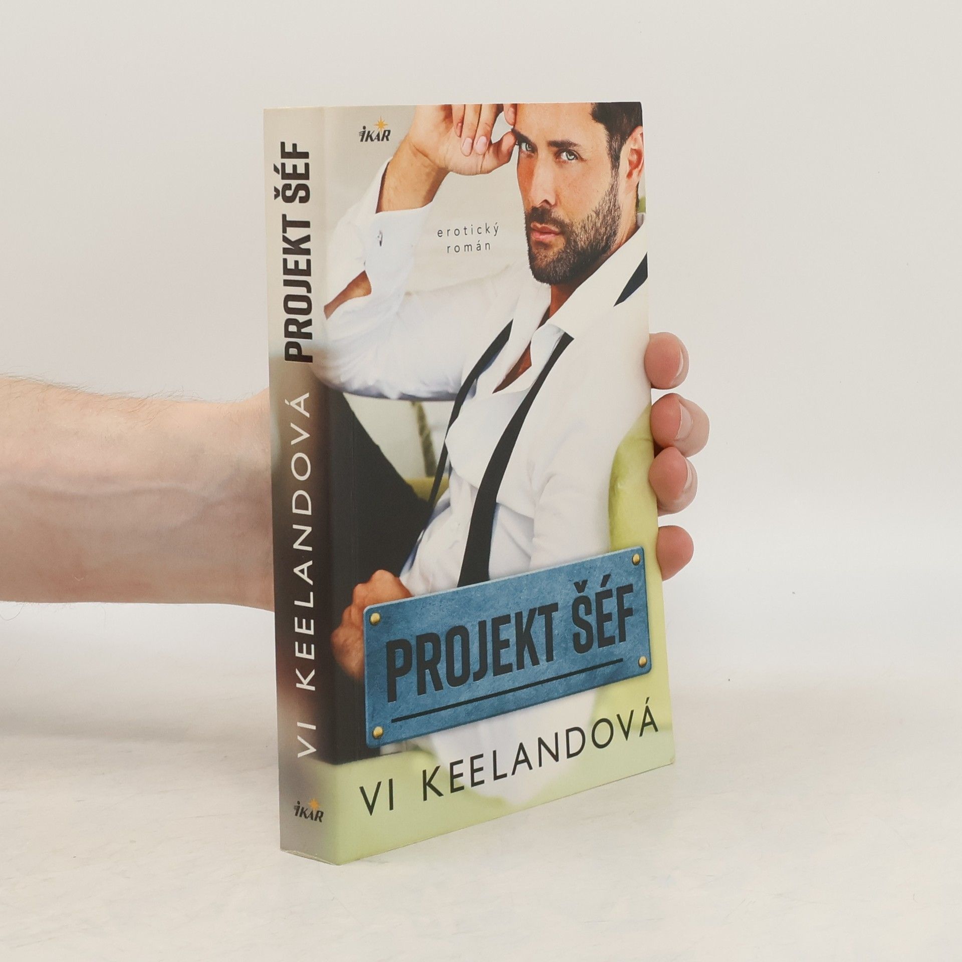 Vi Keeland Projekt šéf