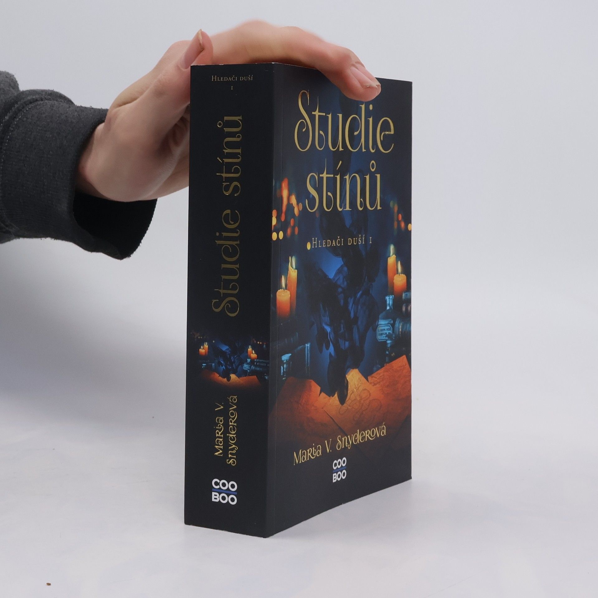 Maria V. Snyder Studie stínů. Hledači duší I.