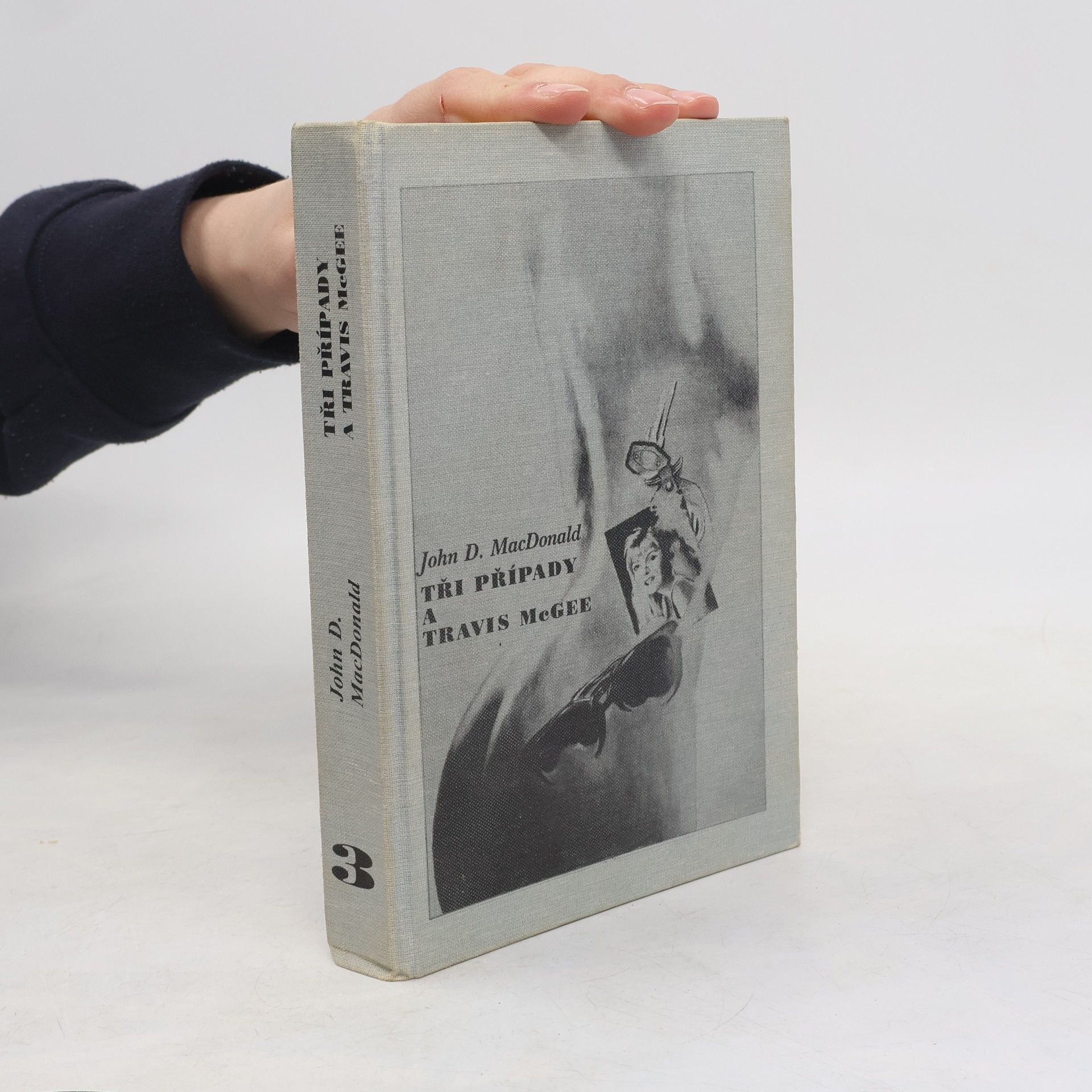 John D. MacDonald Tři případy a Travis McGee