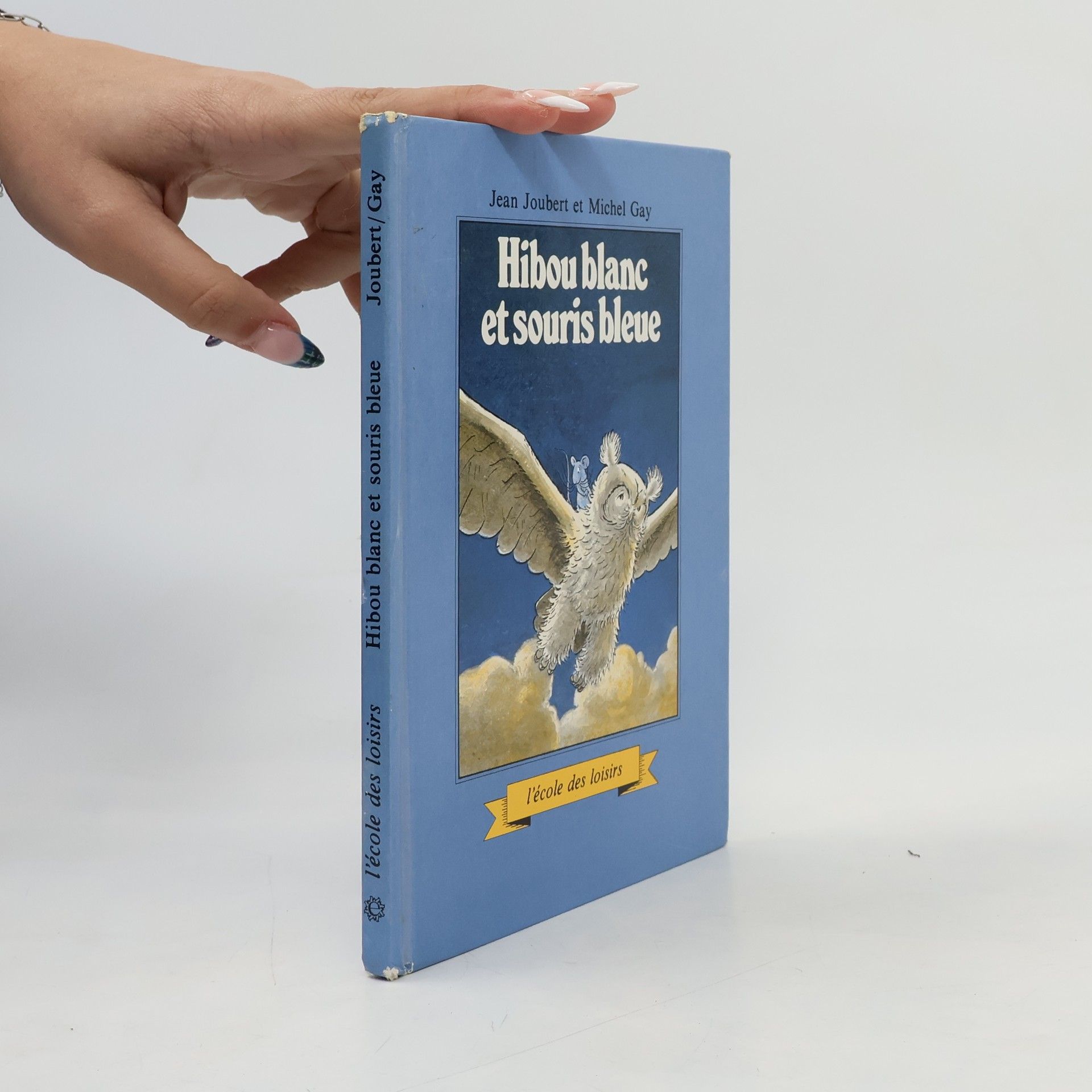 Hibou blanc et souris bleue