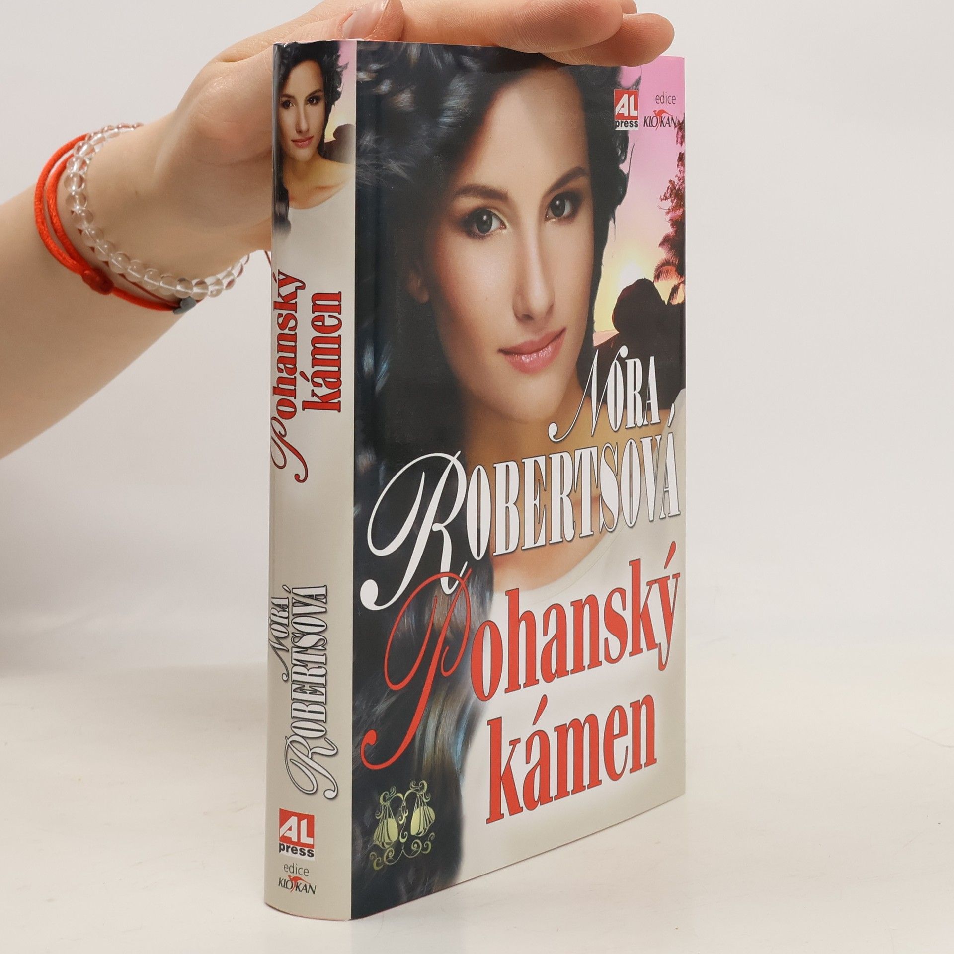 Nora Roberts Pohanský kámen