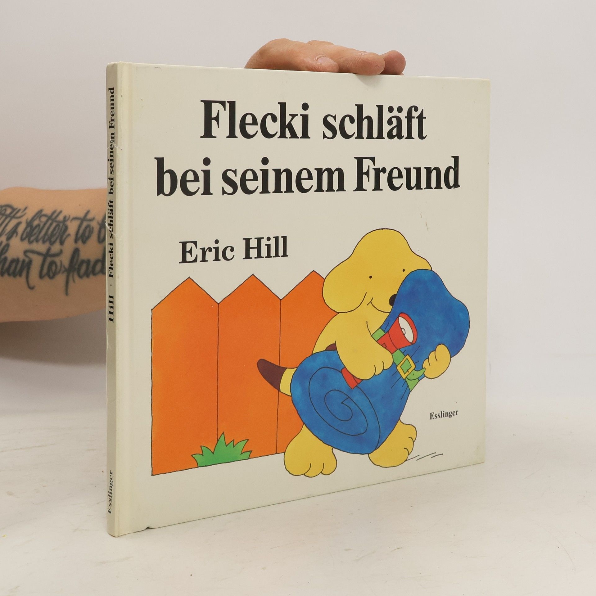 Eric Hill Flecki schläft bei seinem Freund
