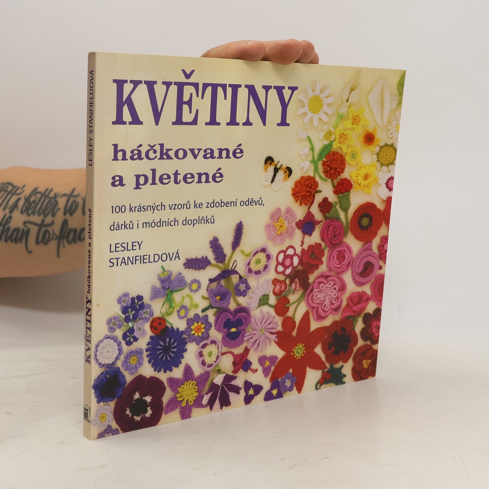 Lesley Stanfield Květiny háčkované a pletené