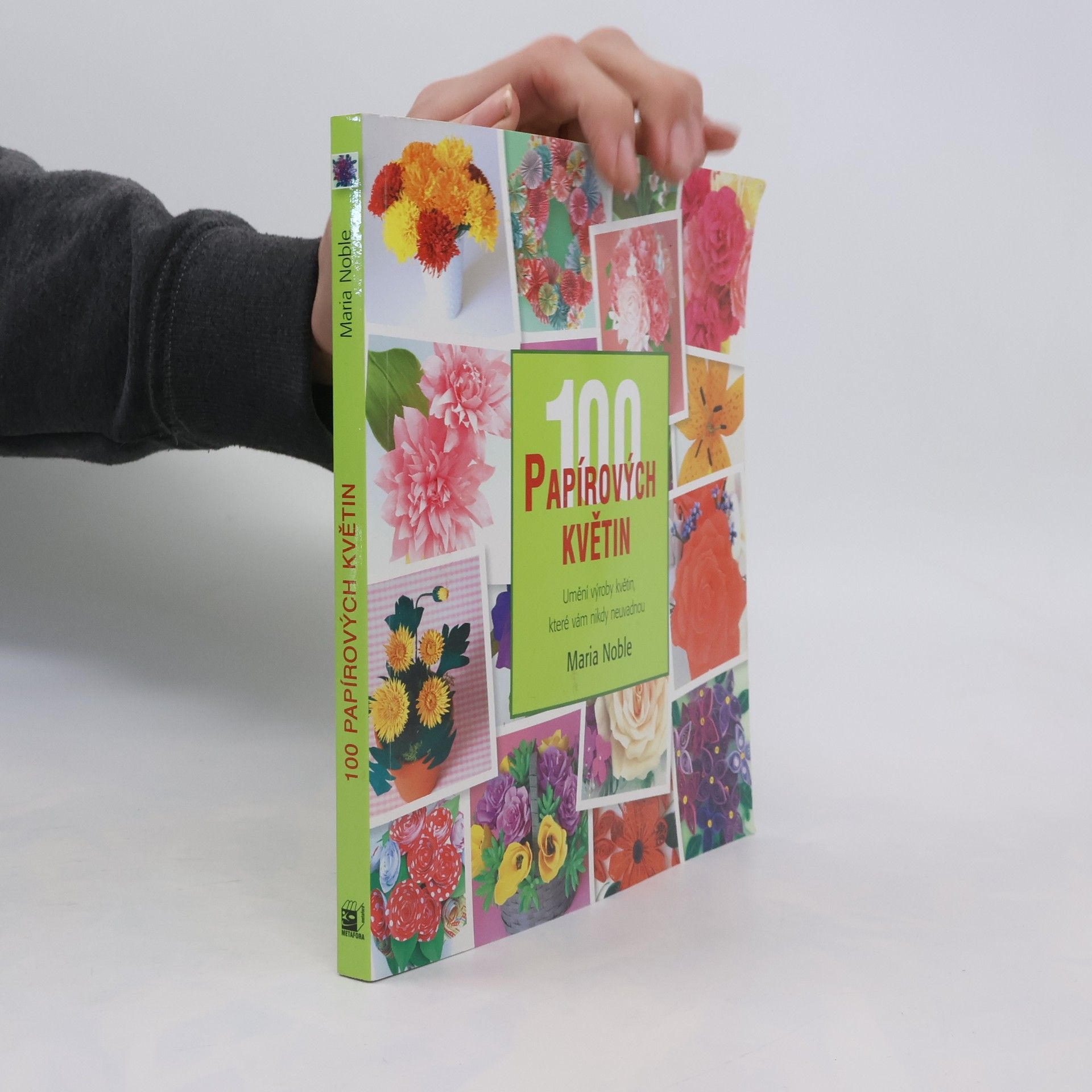 100 papírových květin