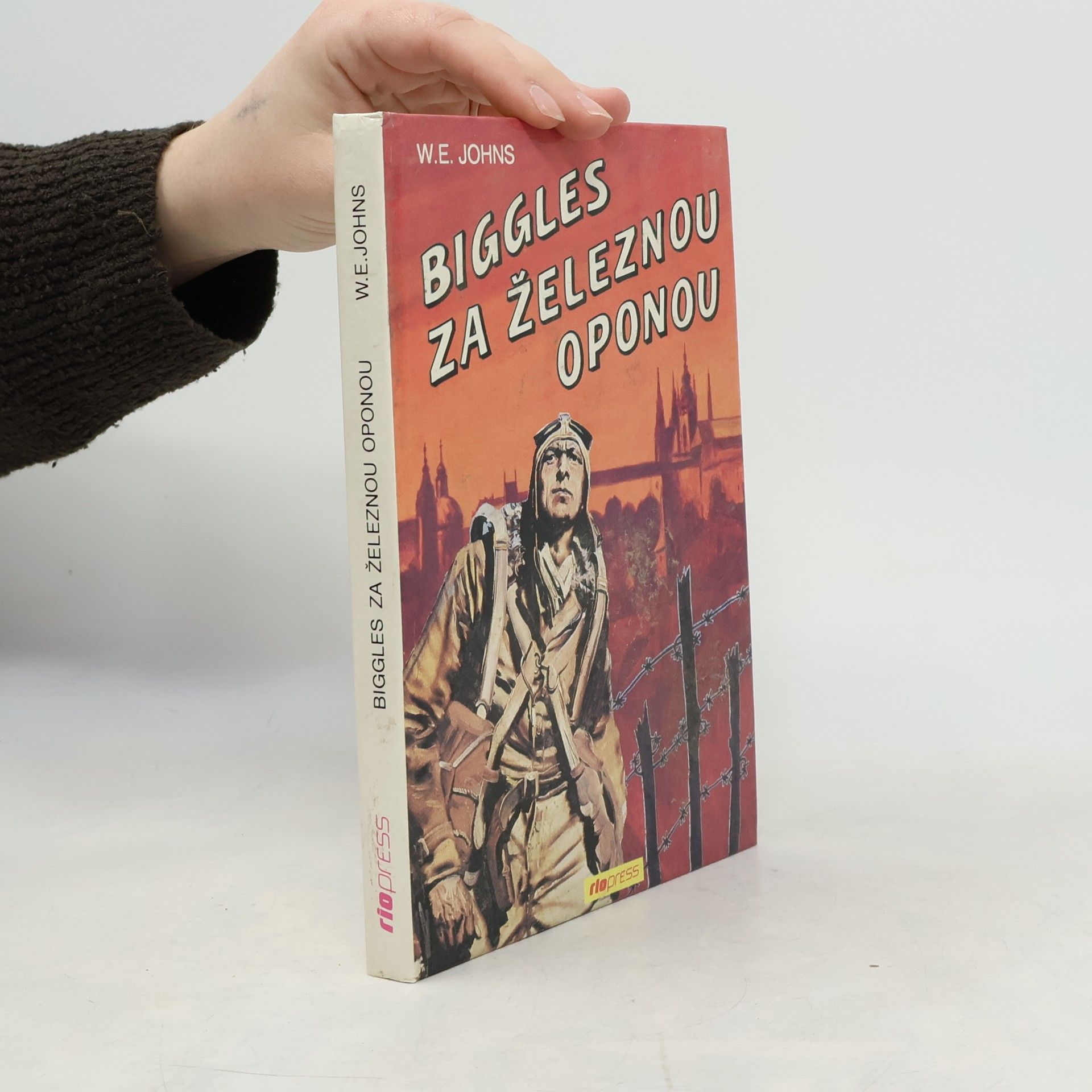 William Earl Johns Biggles za železnou oponou
