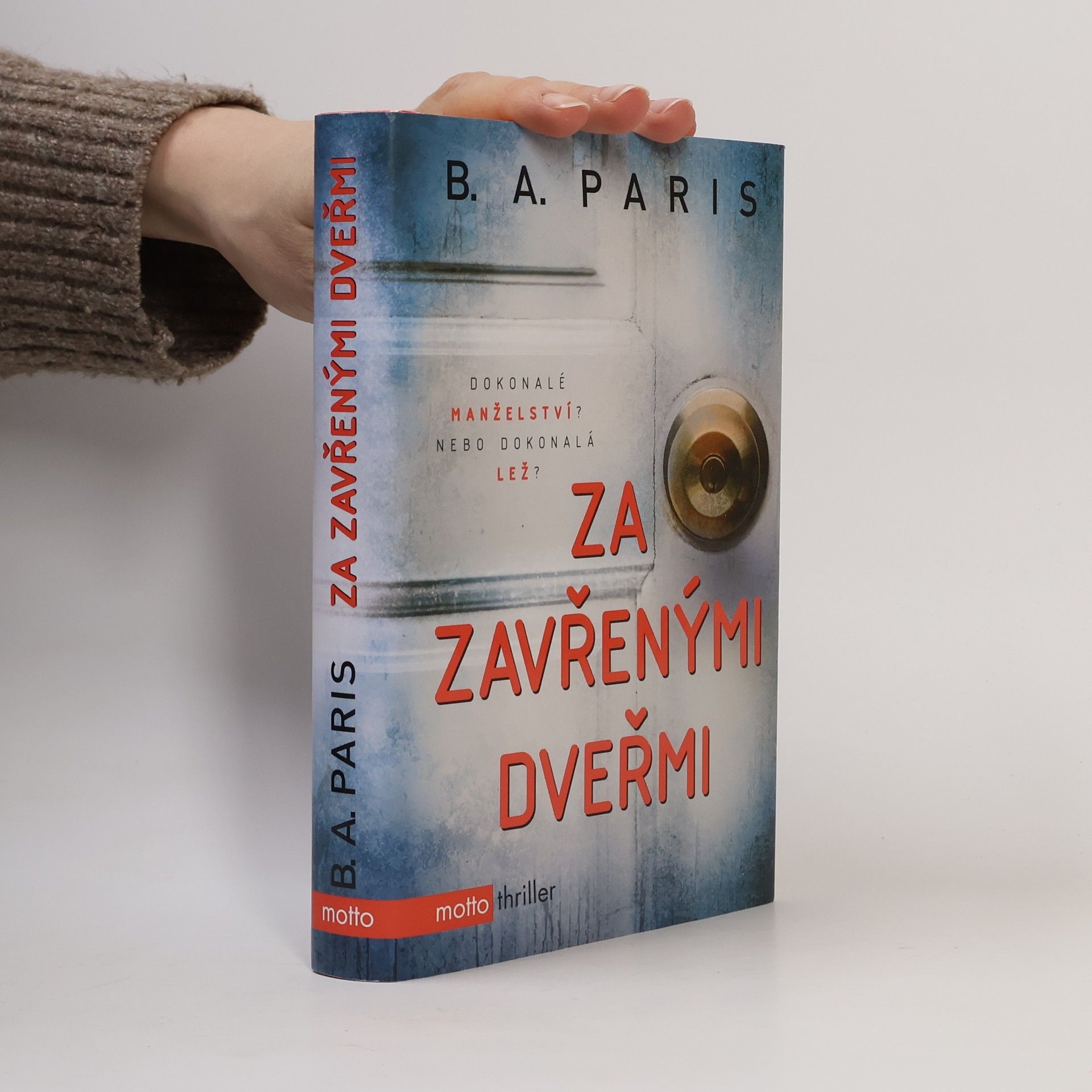 B.A. Paris Za zavřenými dveřmi