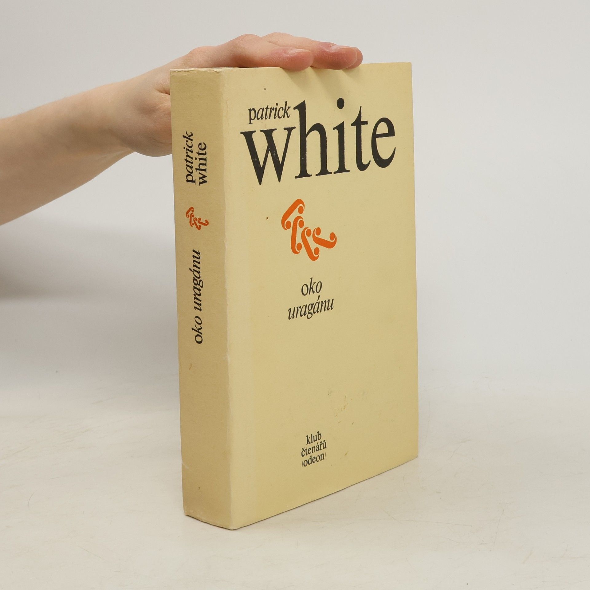 Patrick White Oko uragánu