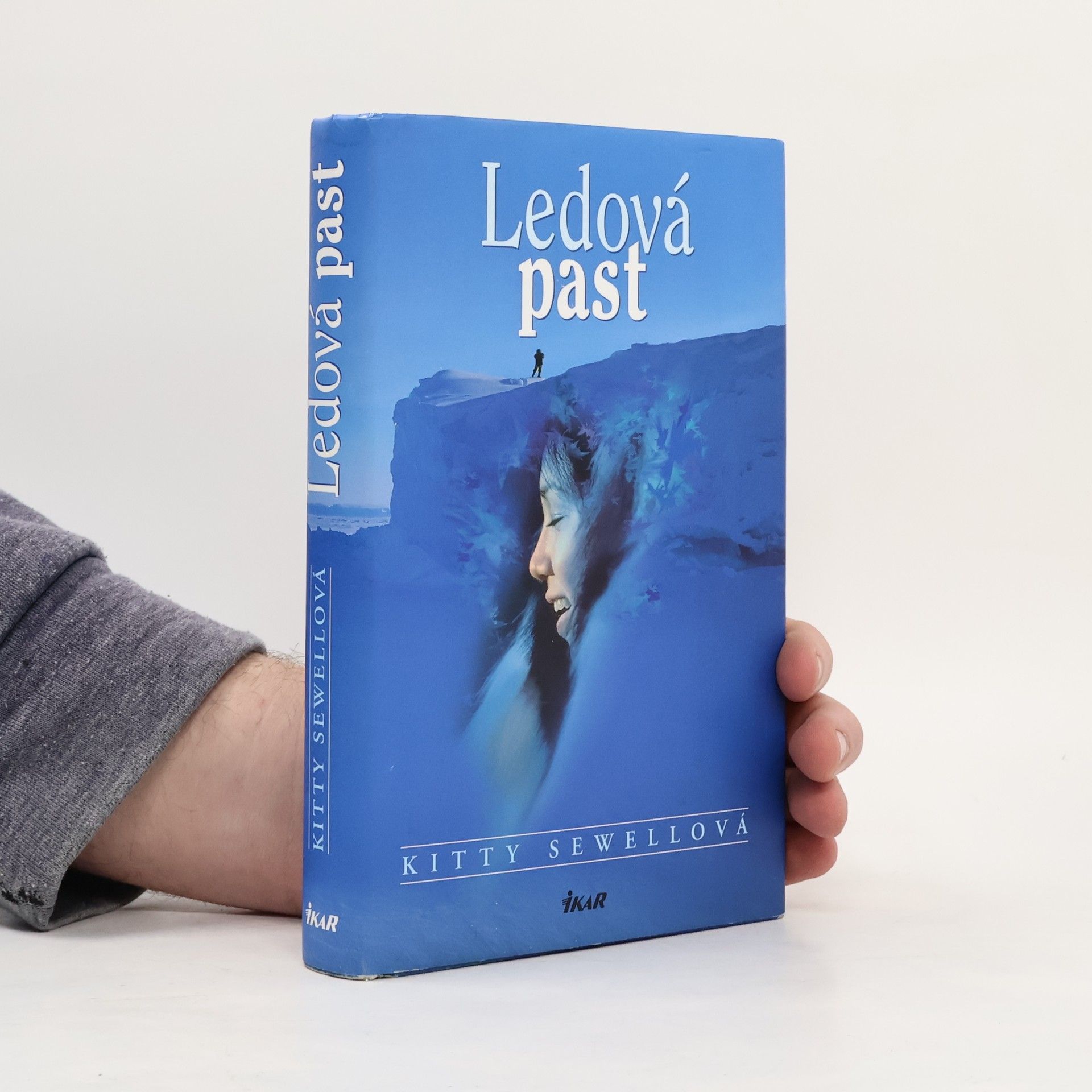 Kitty Sewell Ledová past